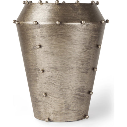 Elio Vase by Mercana. Made from metal in a modern style.