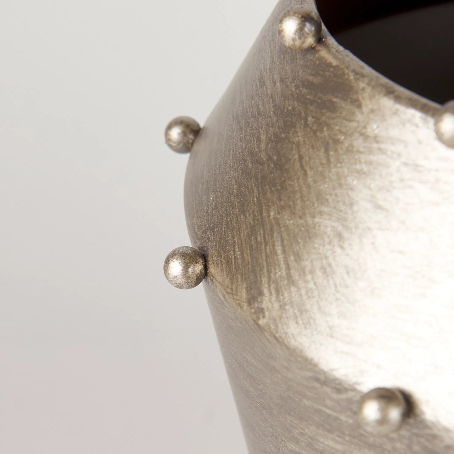 018 SI-2369699 | Closeup | Elio Vase by Mercana. Made from metal in a modern style.