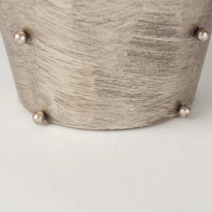 Elio Vase by Mercana. Made from metal in a modern style.