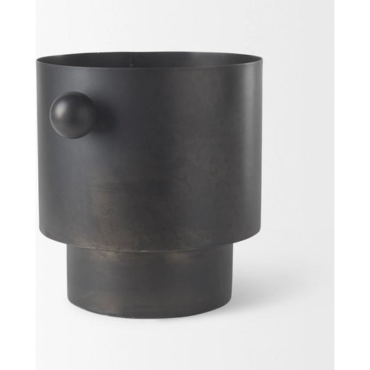 Juno Iron Vase by Mercana. Made from metal in a modern style.