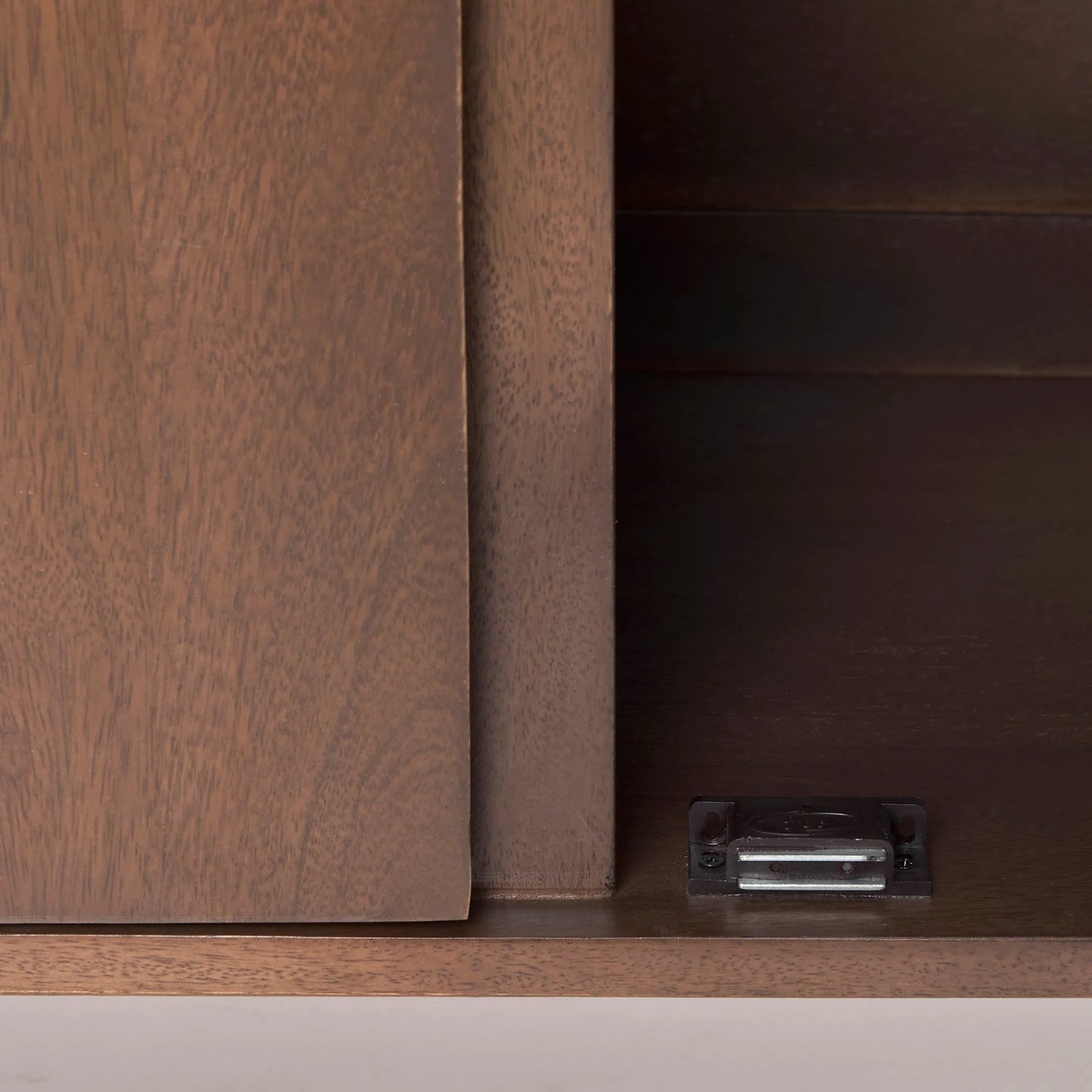 022 SI-2369912 | Closeup | Lillie Sideboard by Mercana in brown. Made from solid wood in a transitional style.