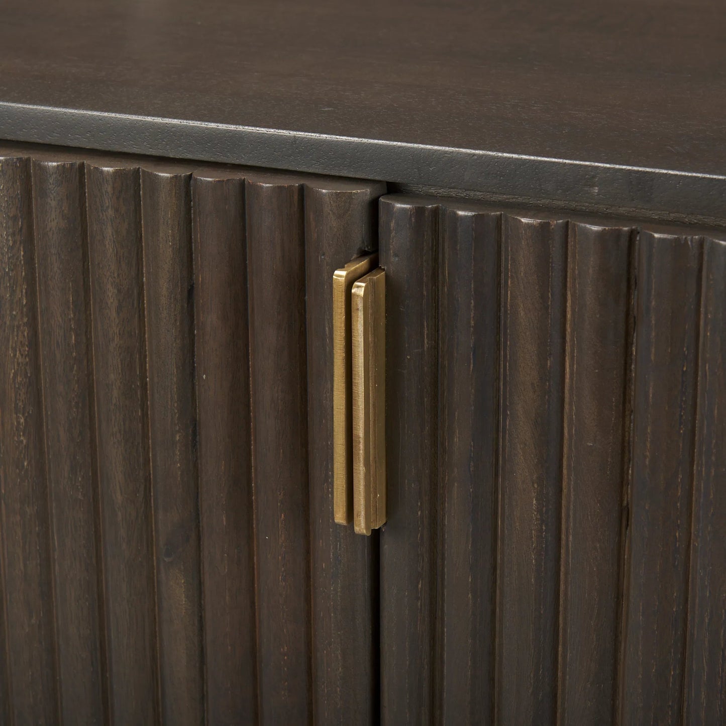 031 SI-2369852 | Closeup | Terra Sideboard by Mercana. Made from solid wood in a traditional style.