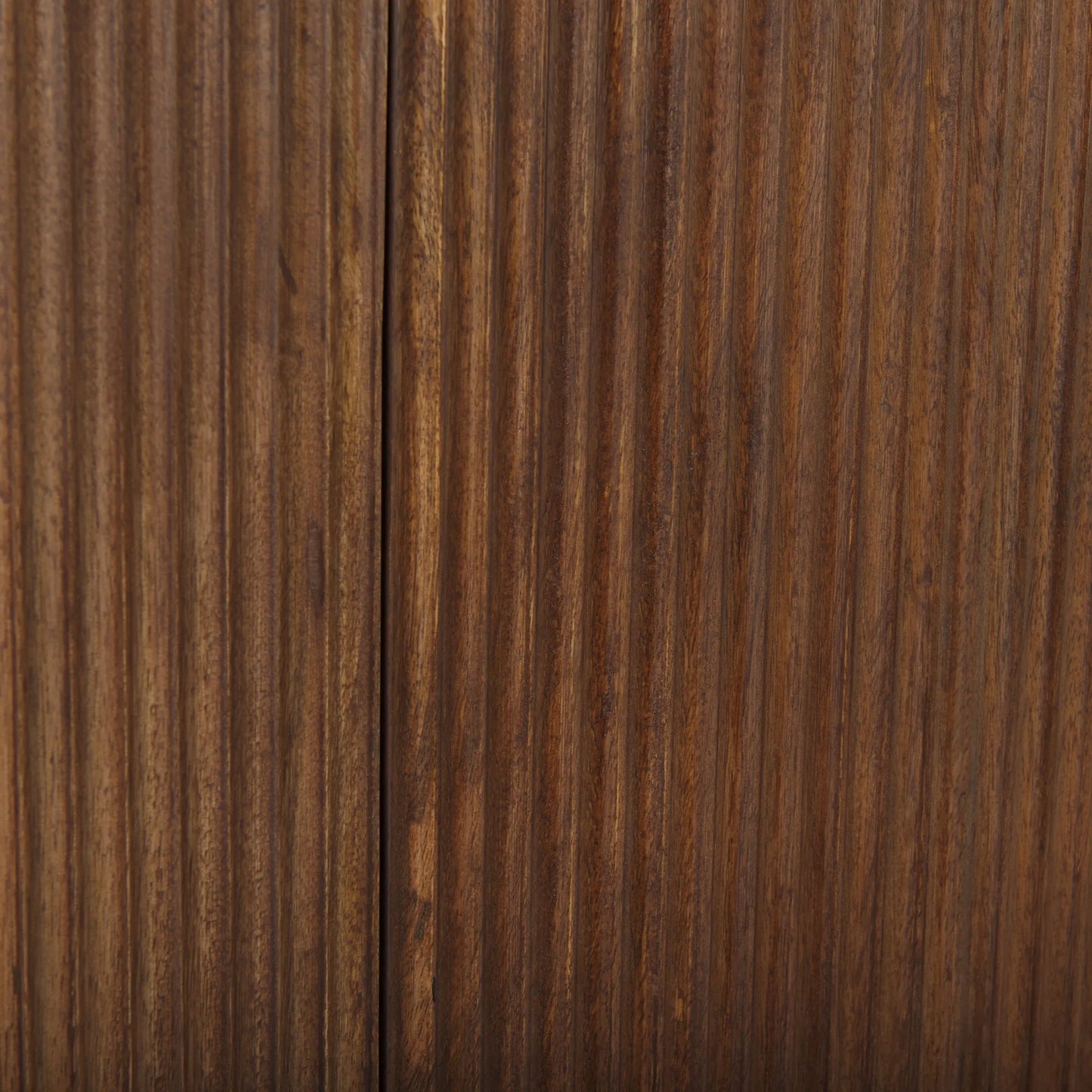 019 SI-2369931 | Closeup | Lance Sideboard by Mercana in brown. Made from solid wood in a transitional style.