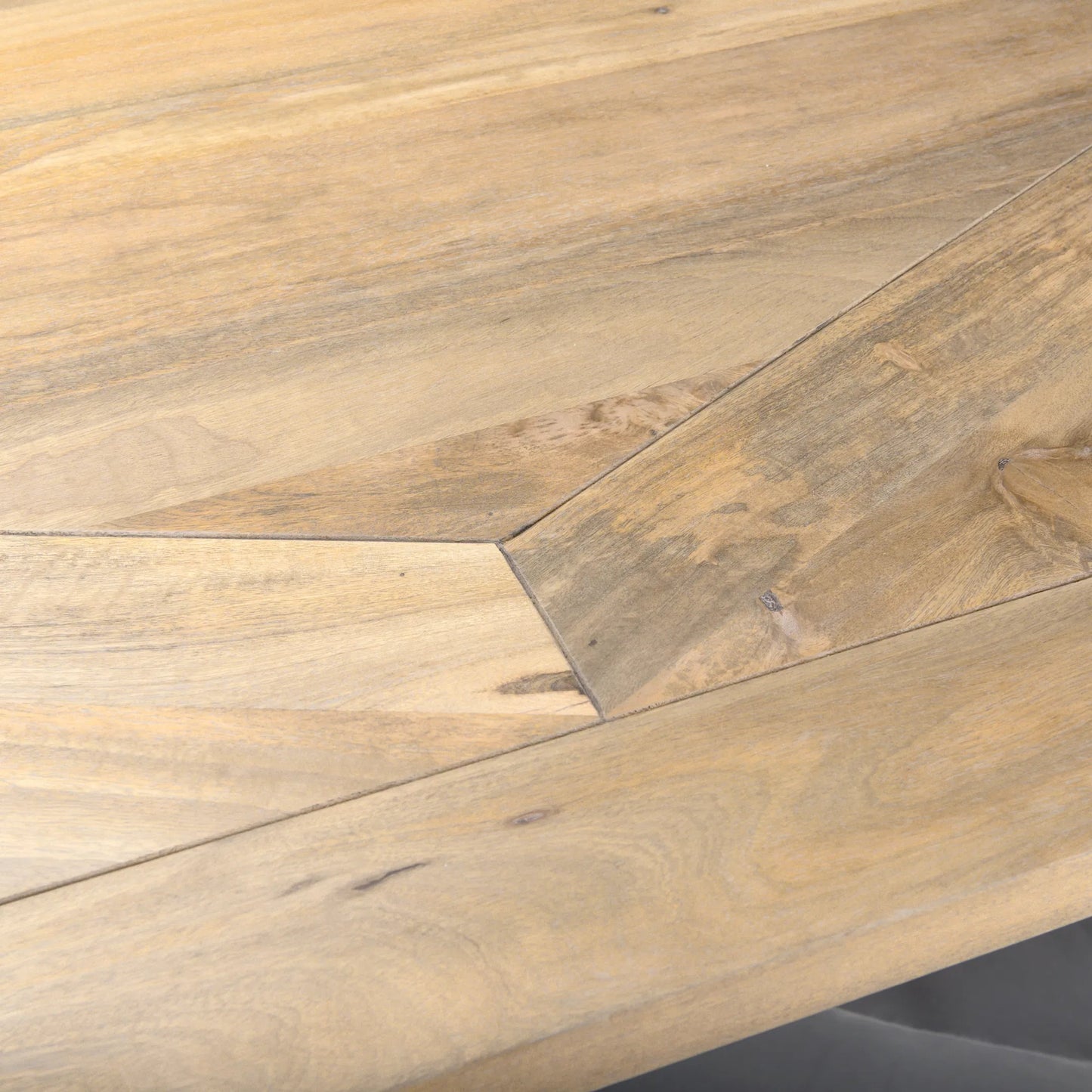 049 SI-2369278 | Closeup | Maxton Dining Table by Mercana. Made from metal in a modern style.
