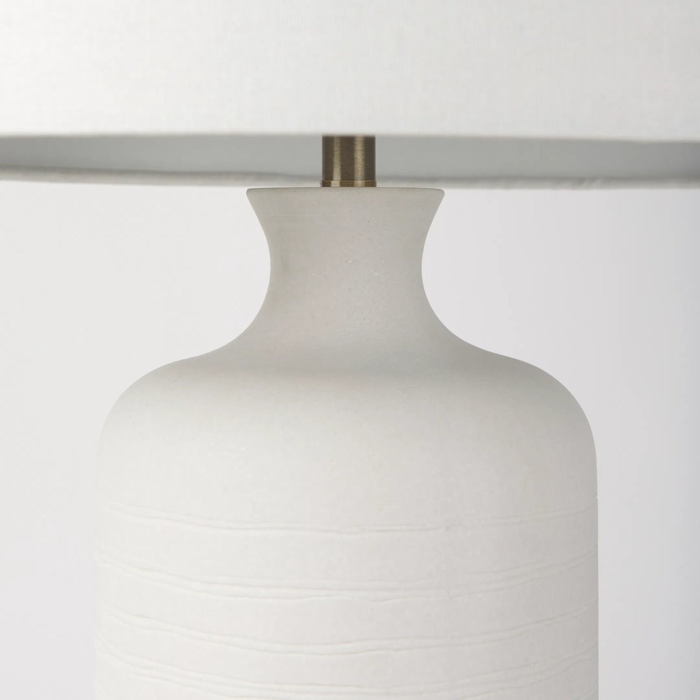009 SI-2369337 | Closeup | Melanie Table Lamp by Mercana in white. Made from ceramic in a modern style.