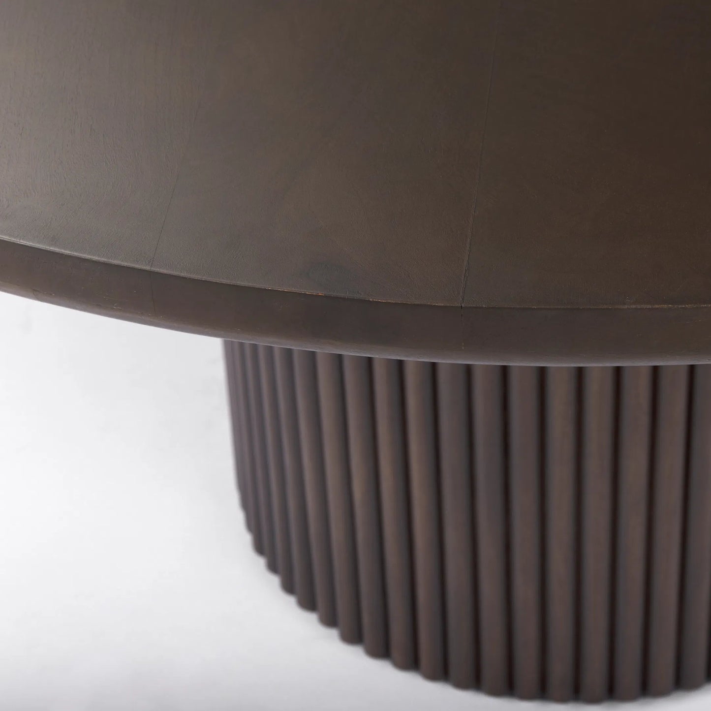 019 SI-2369842 | Closeup | Terra Round Dining Table by Mercana. Made from solid wood in a traditional style.
