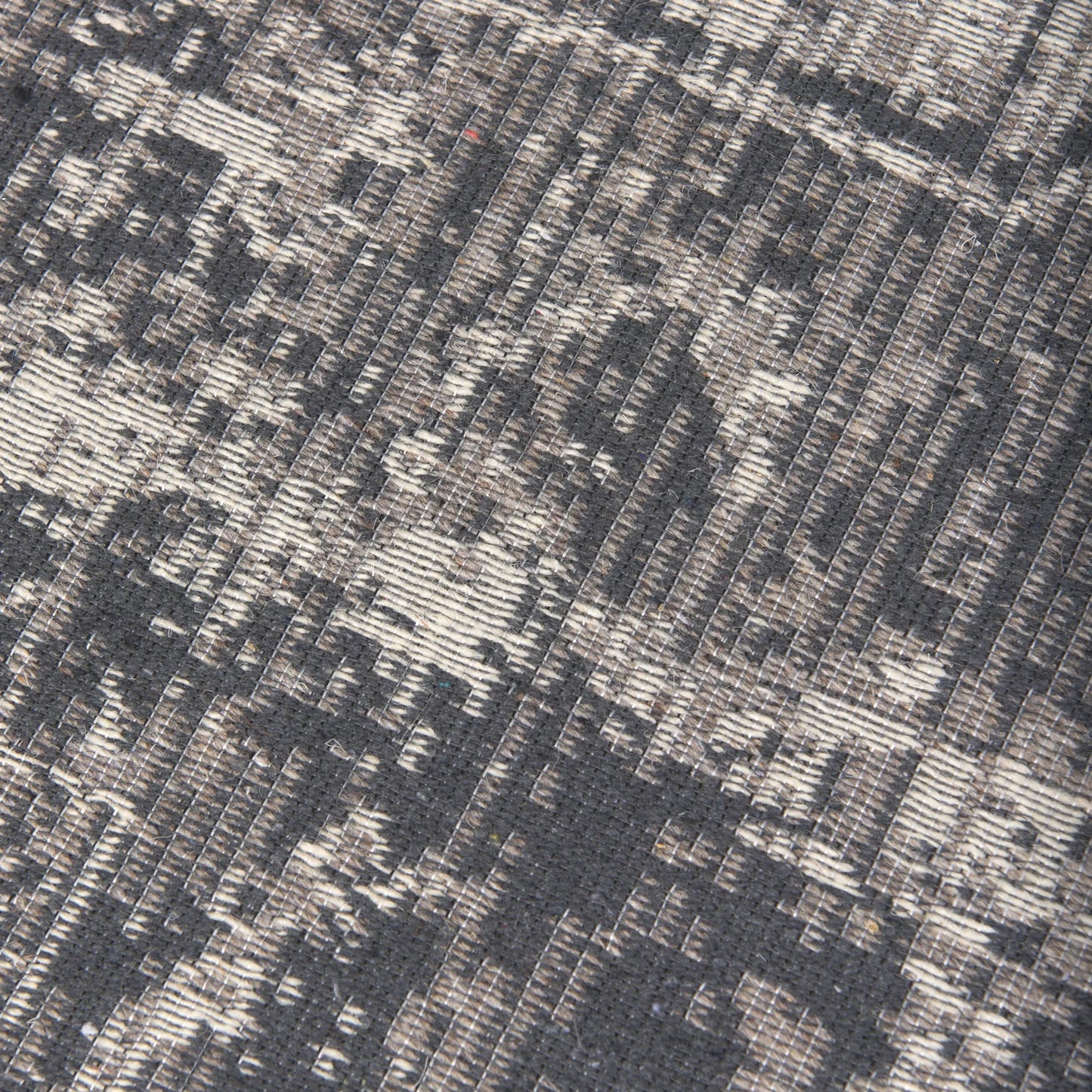 029 SI-2369758 | Closeup | Greyson Area Rug by Mercana in gray. Made from fabric in a unique style.