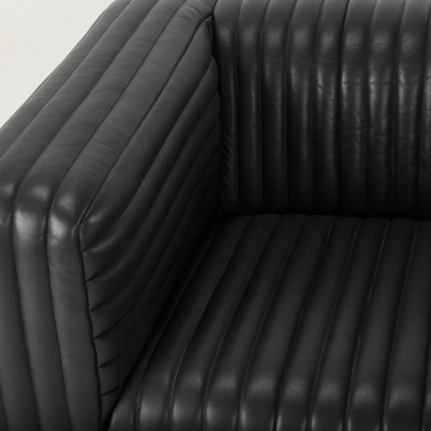 036 SI-2370076 | Closeup | Ricciardo Leather Chair by Mercana in black. Made from leather in a traditional style.