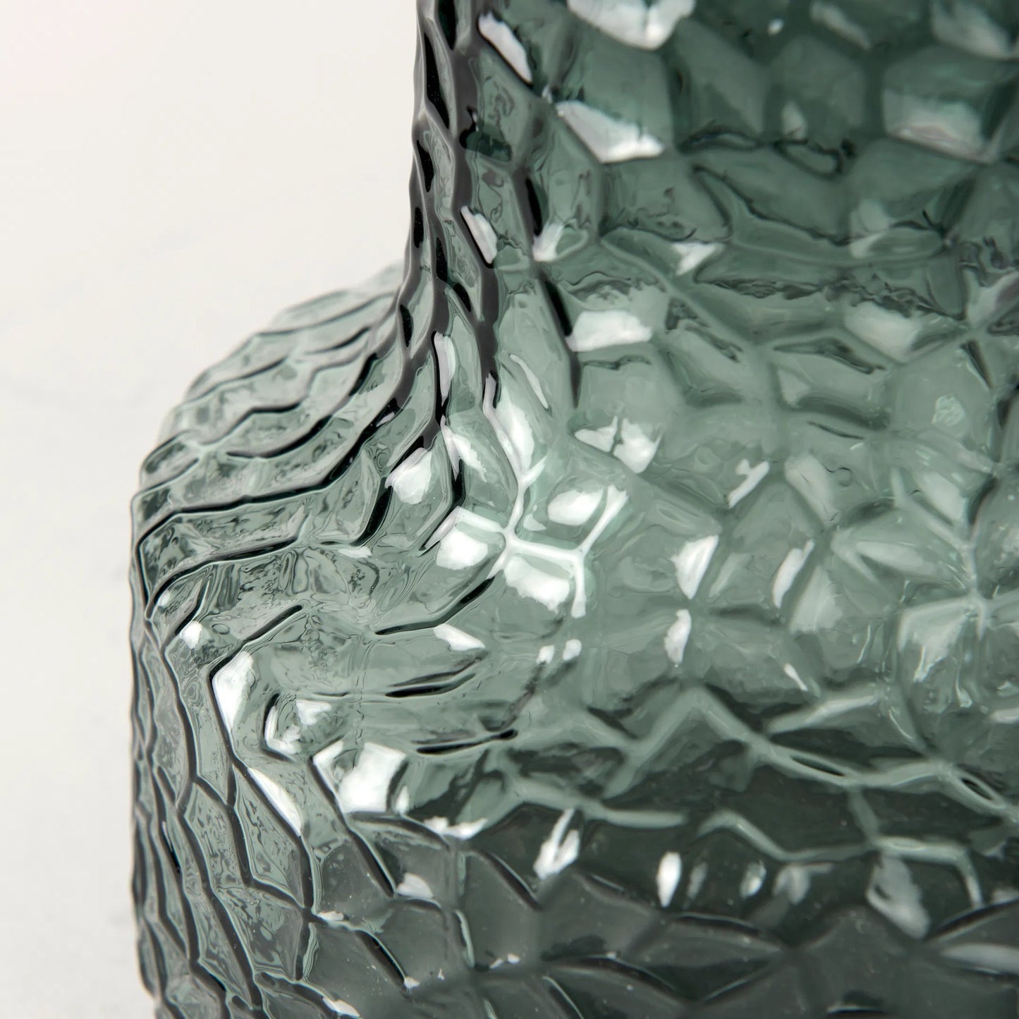 006 SI-2370192 | Closeup | Jolene Vase by Mercana. Made from glass in a modern style.