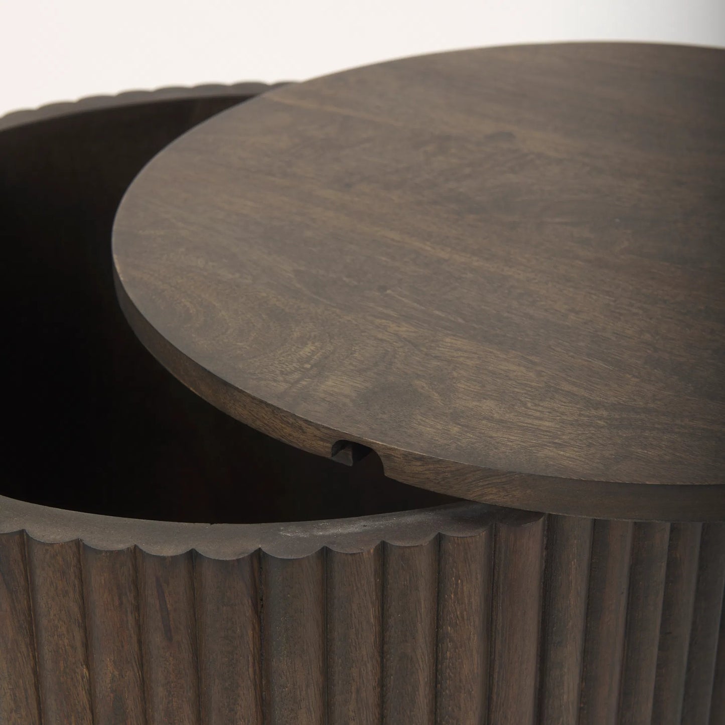 022 SI-2369850 | Closeup | Terra Side Table by Mercana. Made from solid wood in a traditional style.