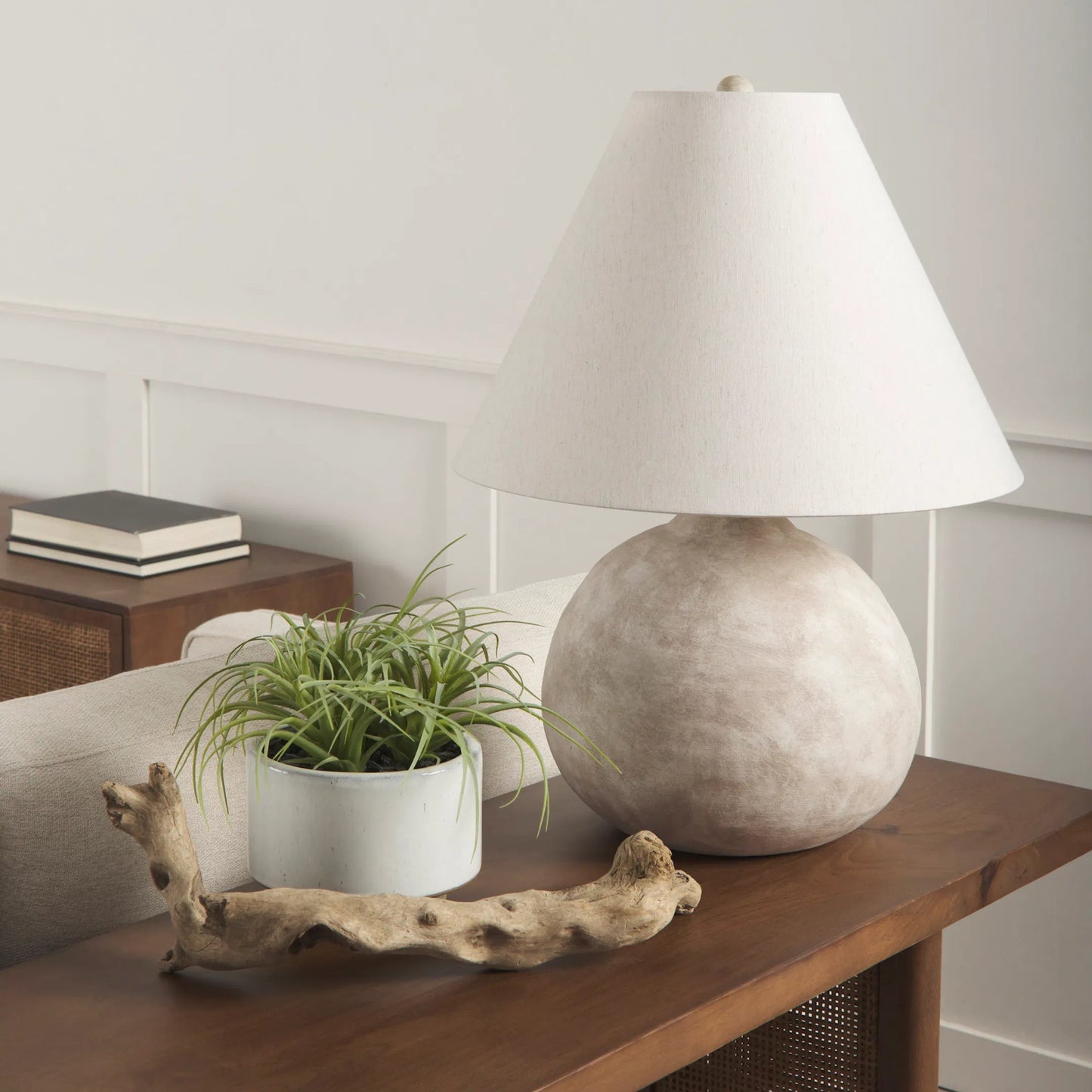 029 SI-2370057 | Lifestyle | Mehdi Table Lamp by Mercana. Made from ceramic in a modern style.