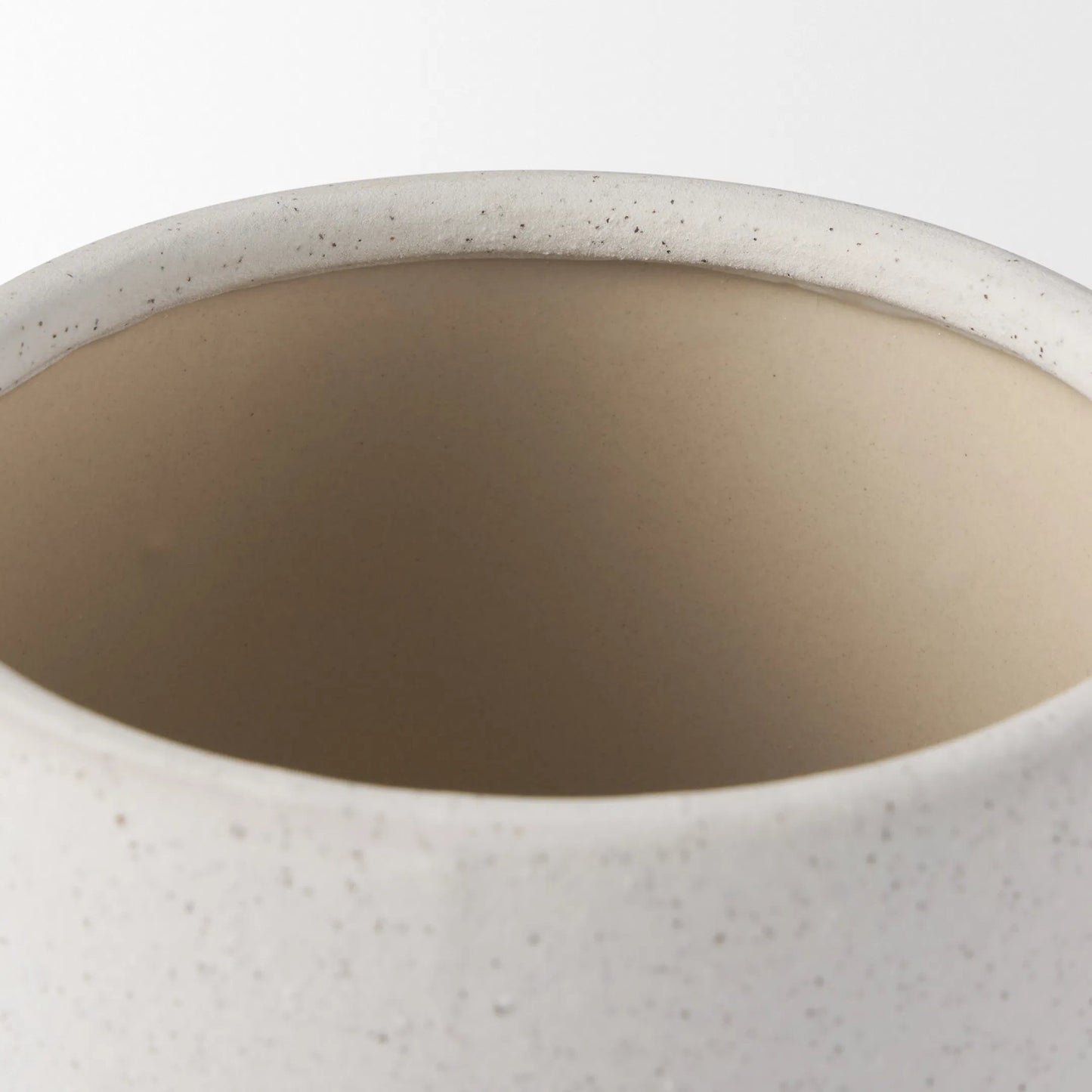 026 SI-2370622 | Closeup | Dylan Textured Vase by Mercana in white. Made from ceramic in a modern style.
