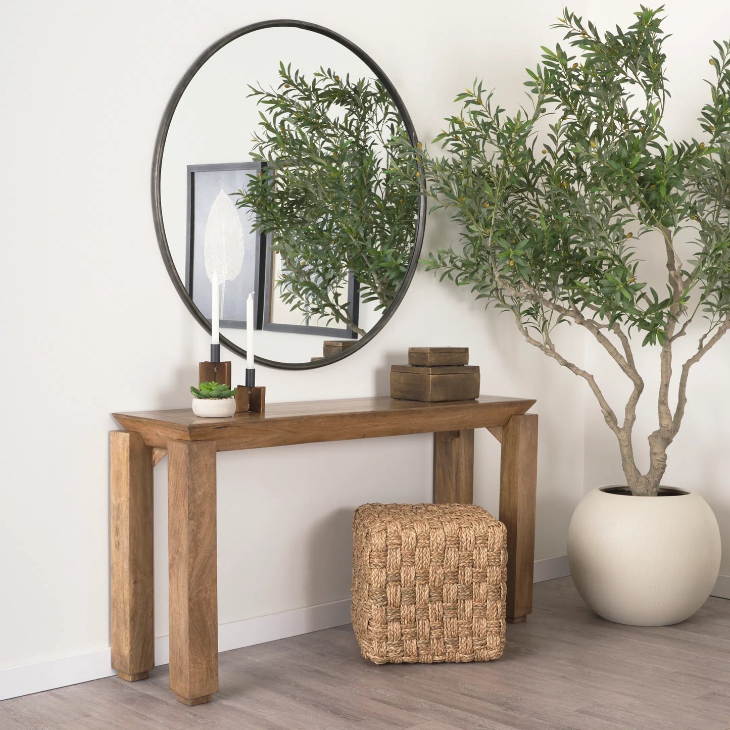 017 SI-2369638 | Lifestyle | Adele Pouf by Mercana in brown. Made from seagrass in a rustic style.