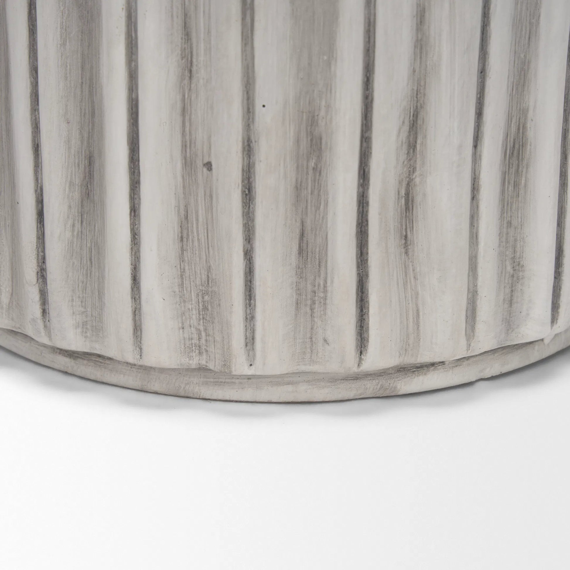 Ummi Floor Vase by Mercana in white. Made from ceramic in a unique style.