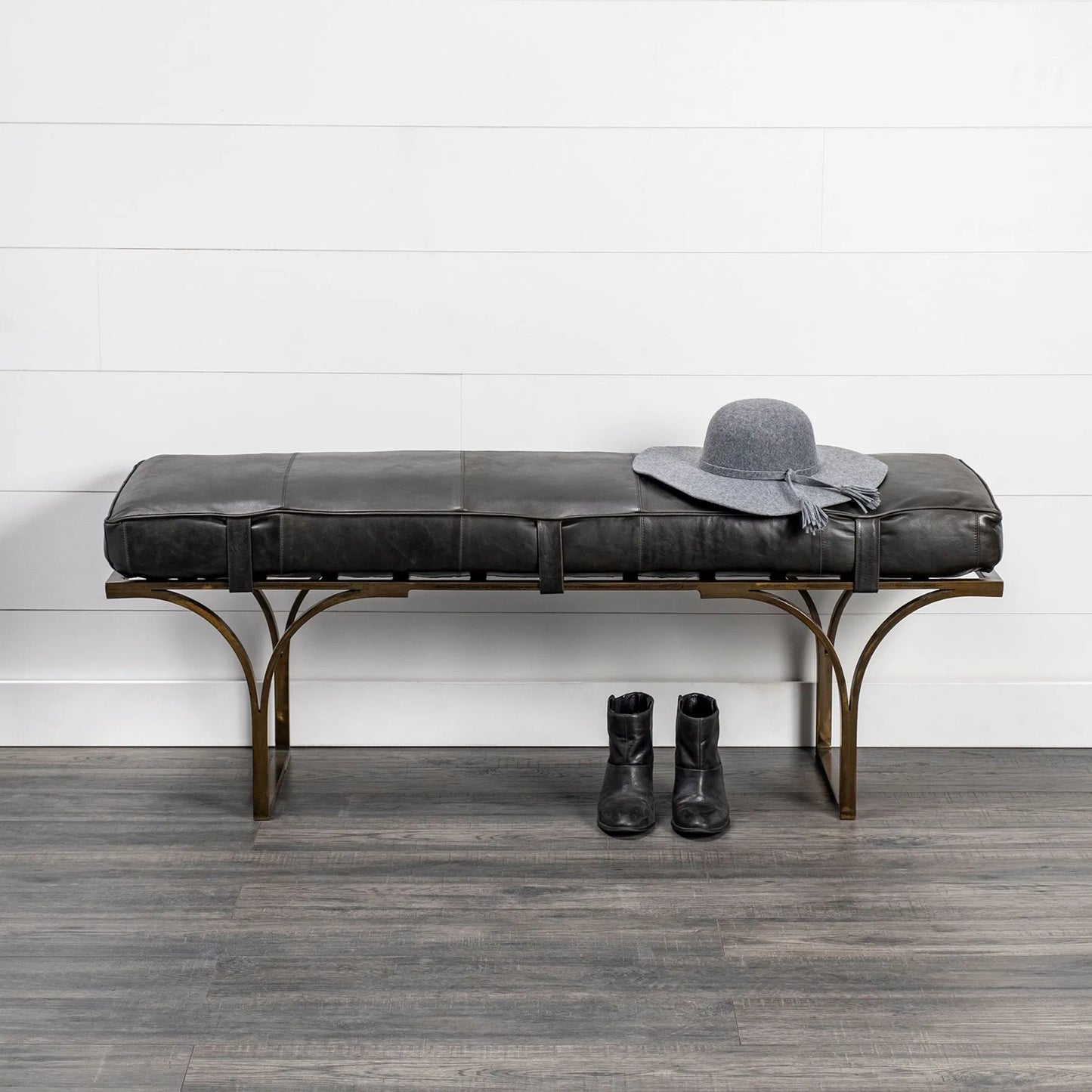 023 SR-815393 | Lifestyle | Jessie Bench by Mercana. Made from unique in a modern style.