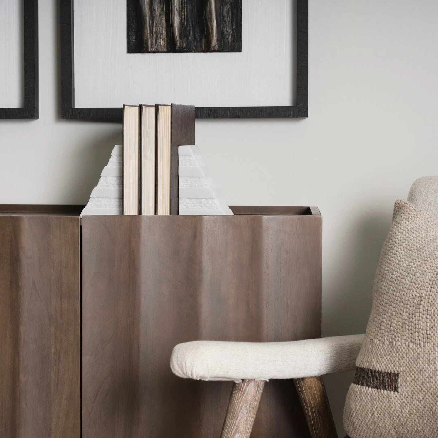 008 SI-2370268 | Lifestyle | Cavetto Marble Bookends by Mercana in white. Made from unique in a transitional style.