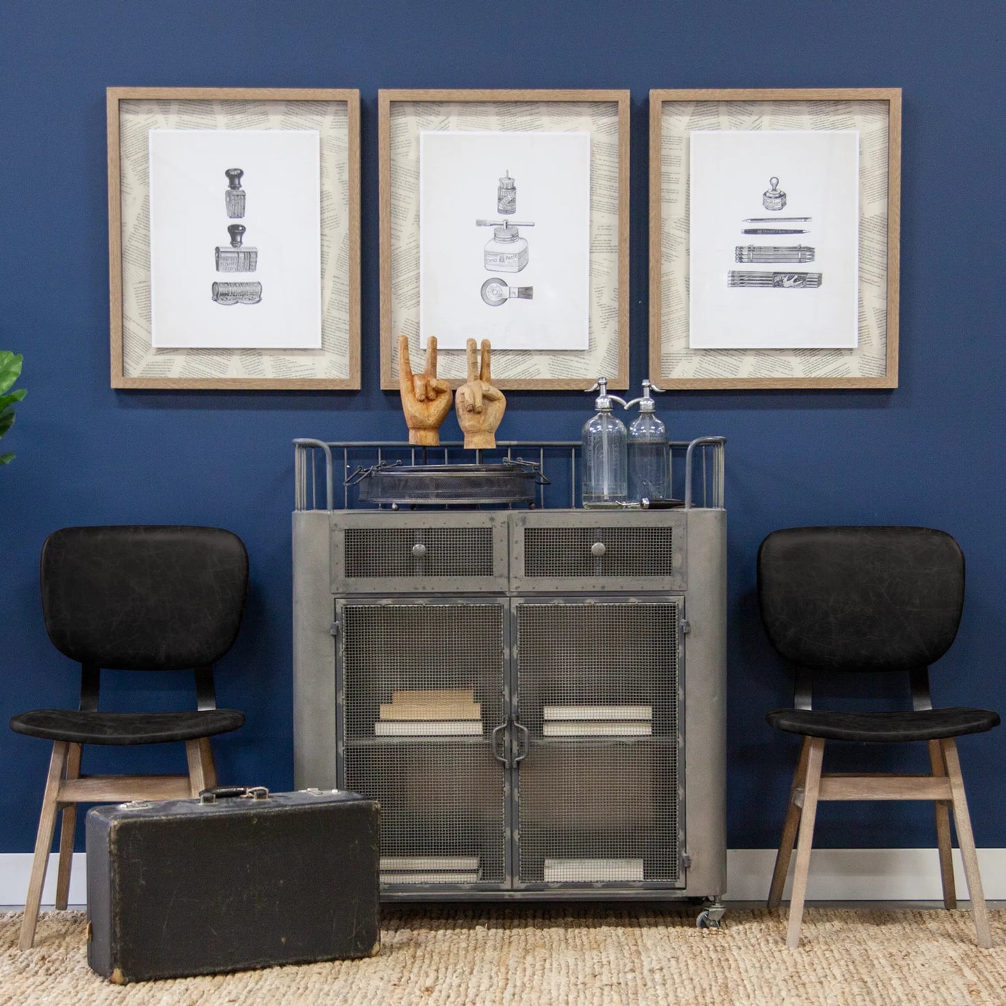 112 SR-746274 | Lifestyle | Haden Dining Chair (Set of 2) by Mercana in black. Made from faux-leather in a rustic style.