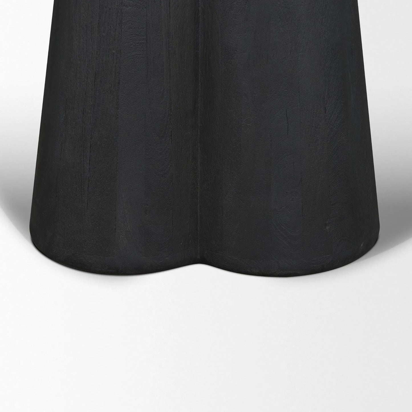 005 SI-2453265 | Closeup | Marilyn Dining Table by Mercana in black. Made from solid wood in a modern style.