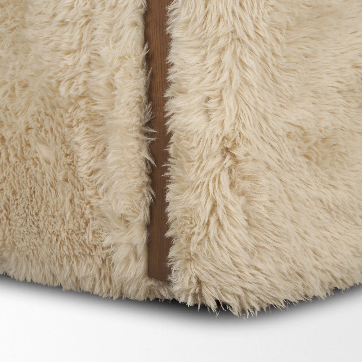 017 SI-2527752 | Closeup | Huntley Accent Chair by Mercana in cream. Made from polyester in a unique style.