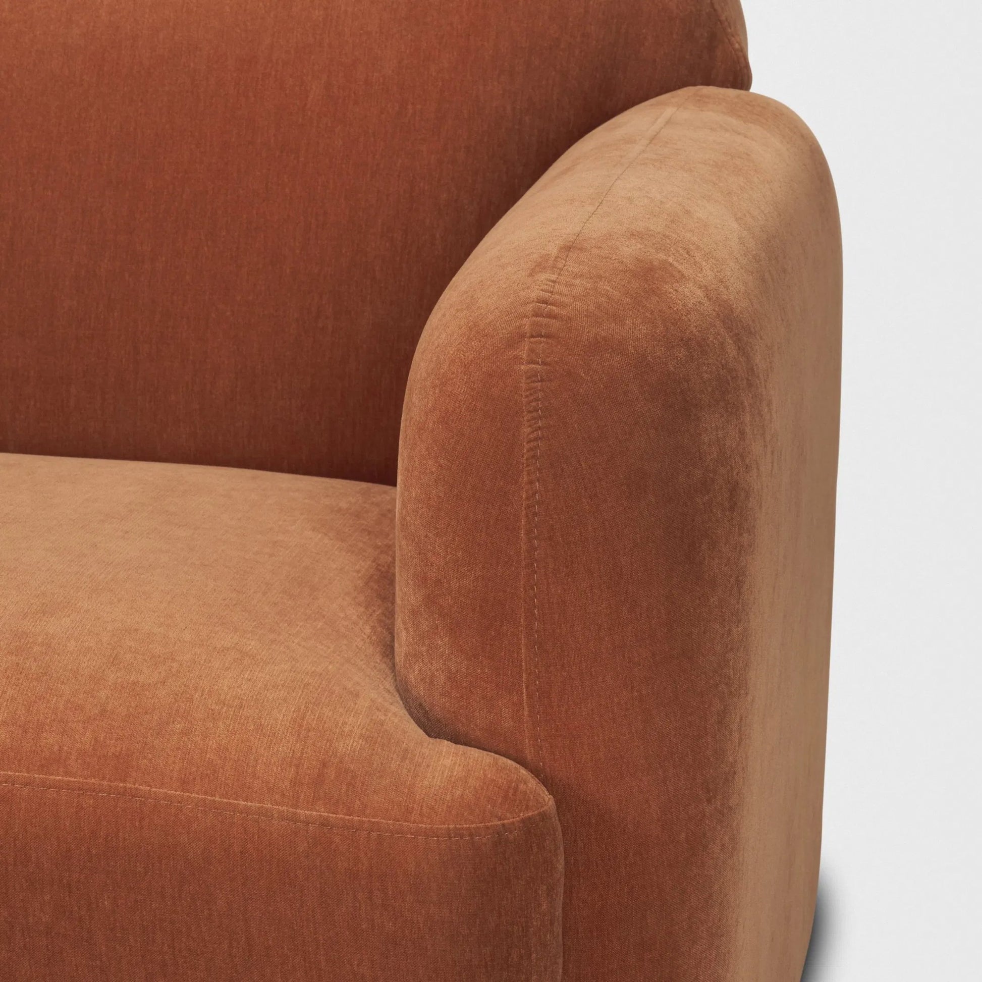 Saga Sofa by Mercana. Made from fabric in a transitional style.