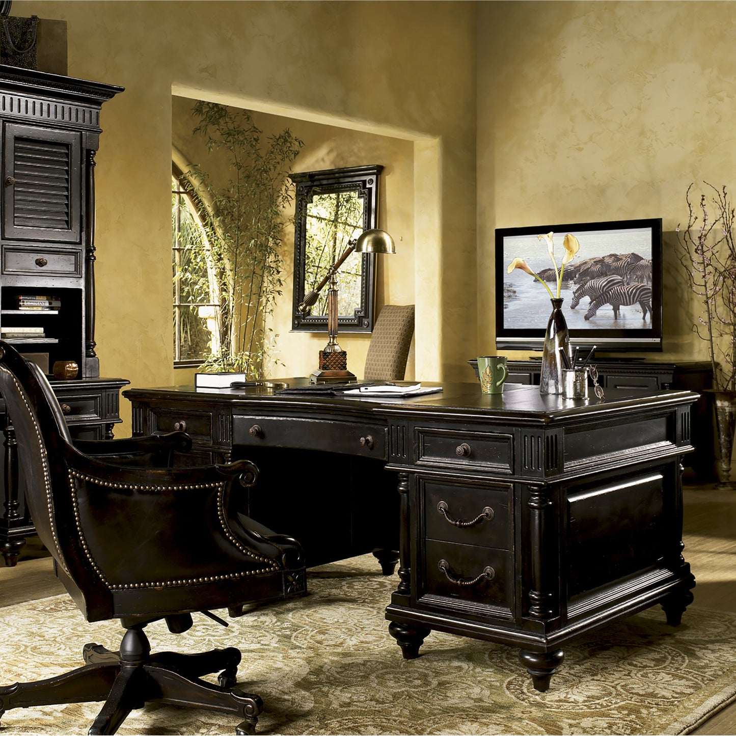 004 SR-835906 | Lifestyle | Admiralty Desk Chair by Tommy Bahama Home. Made from unique in a traditional style.