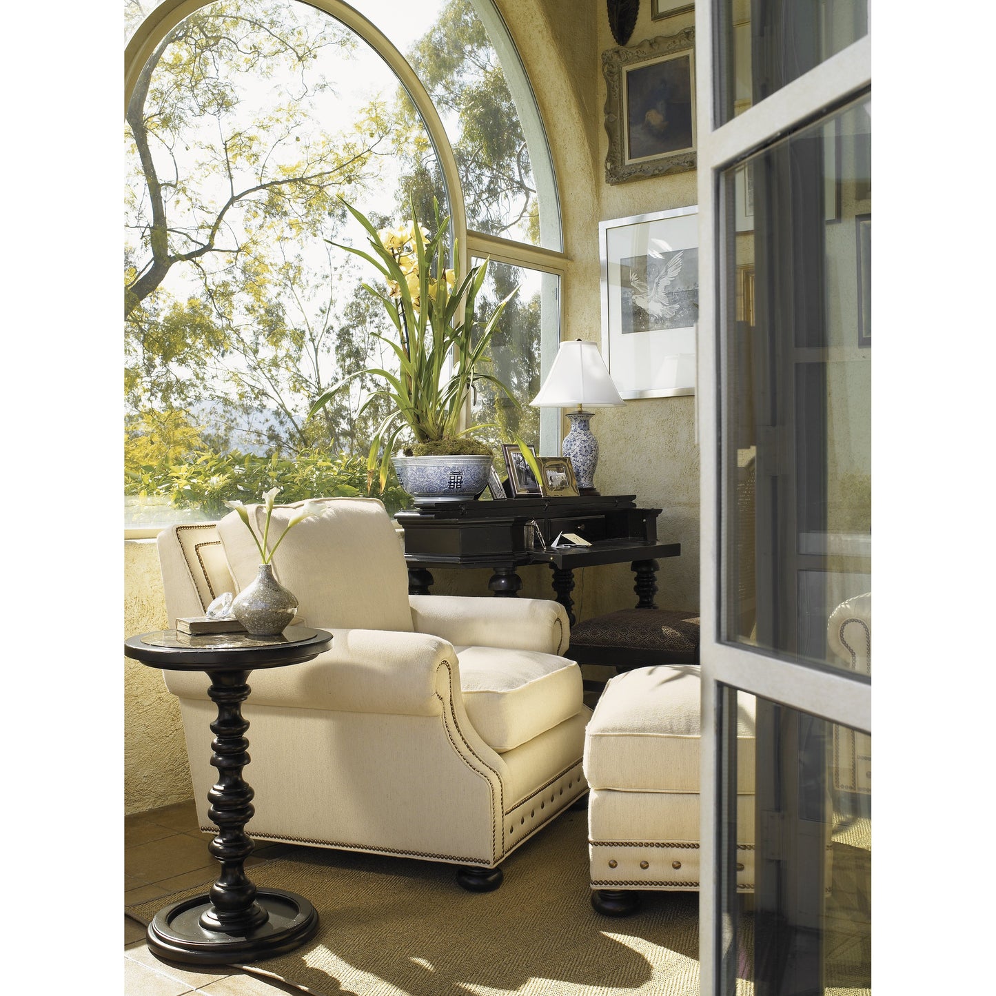 004 SR-836343 | Lifestyle | Pitcairn Accent Table by Tommy Bahama Home. Made from unique in a transitional style.