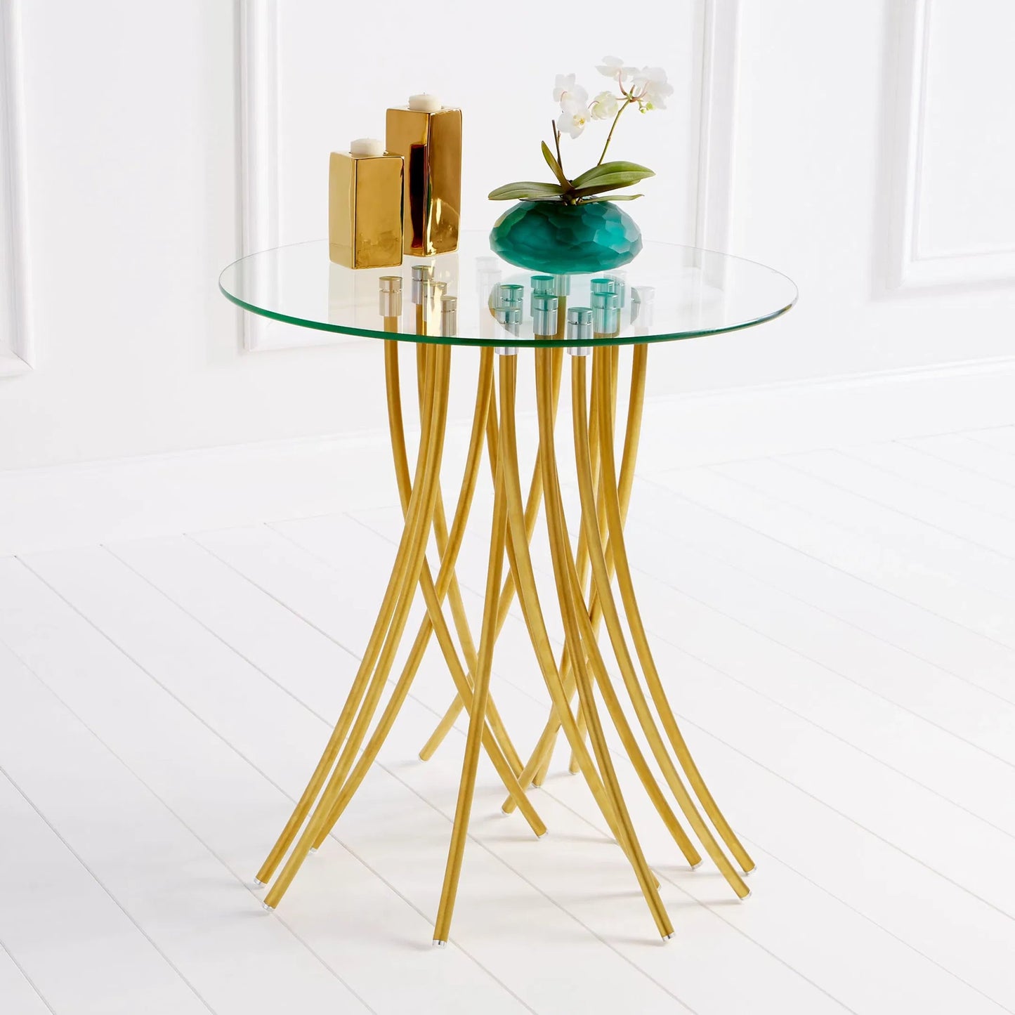 002 S-255517 | Lifestyle | Etta Candleholder by Cyan Design in gold. Made from ceramic in a modern style.