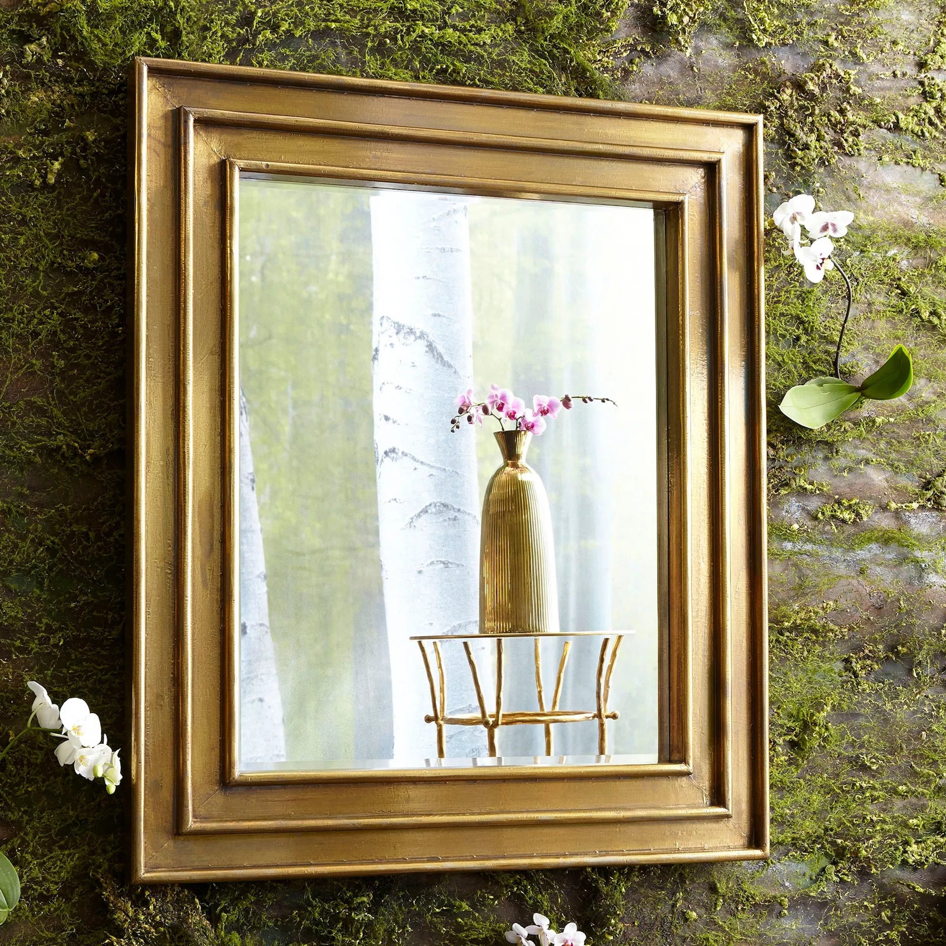 Noor Vase by Cyan Design in gold. Made from ceramic in a modern style.