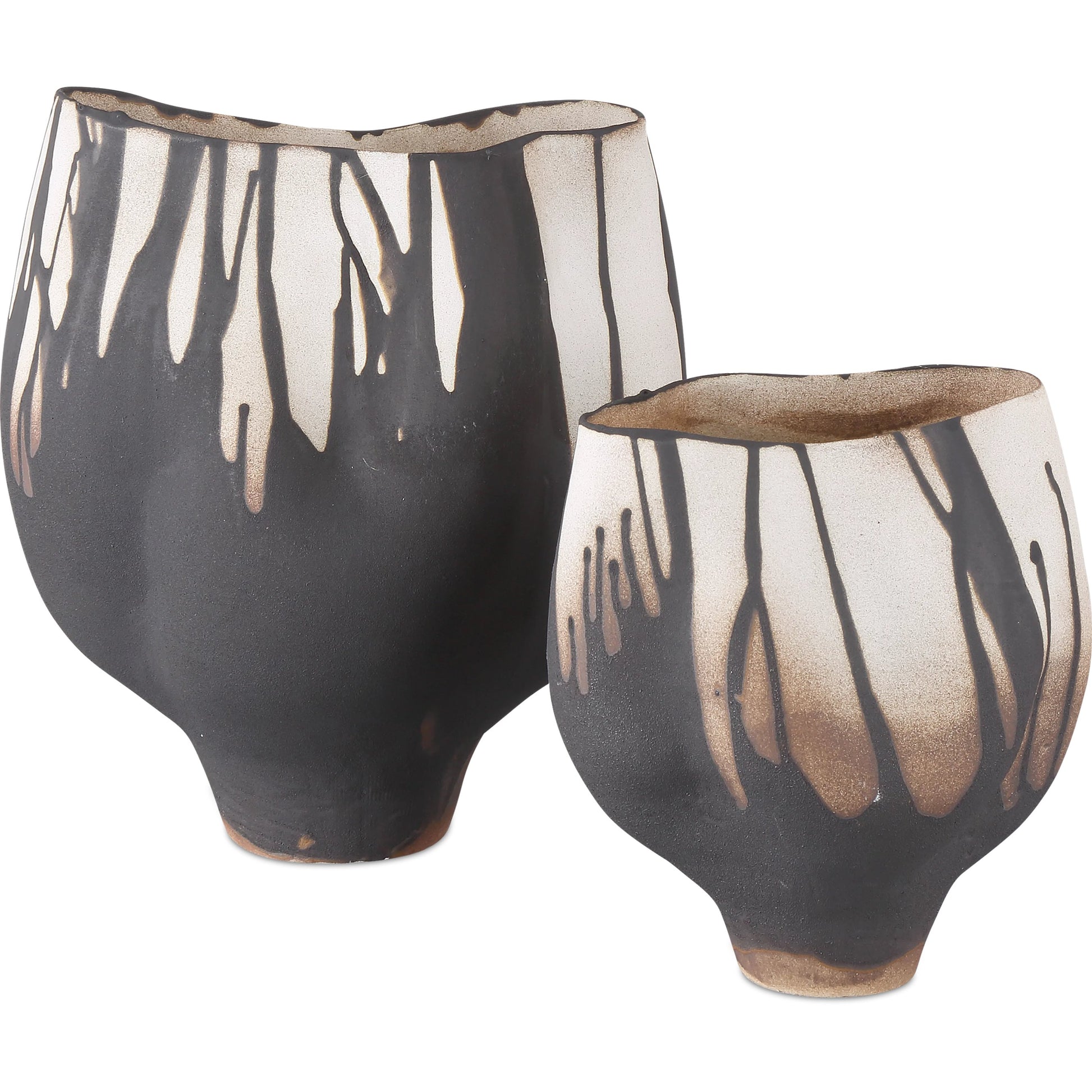 Inoue Vase by Currey and Company in black, off-white. Made from porcelain in a modern style.