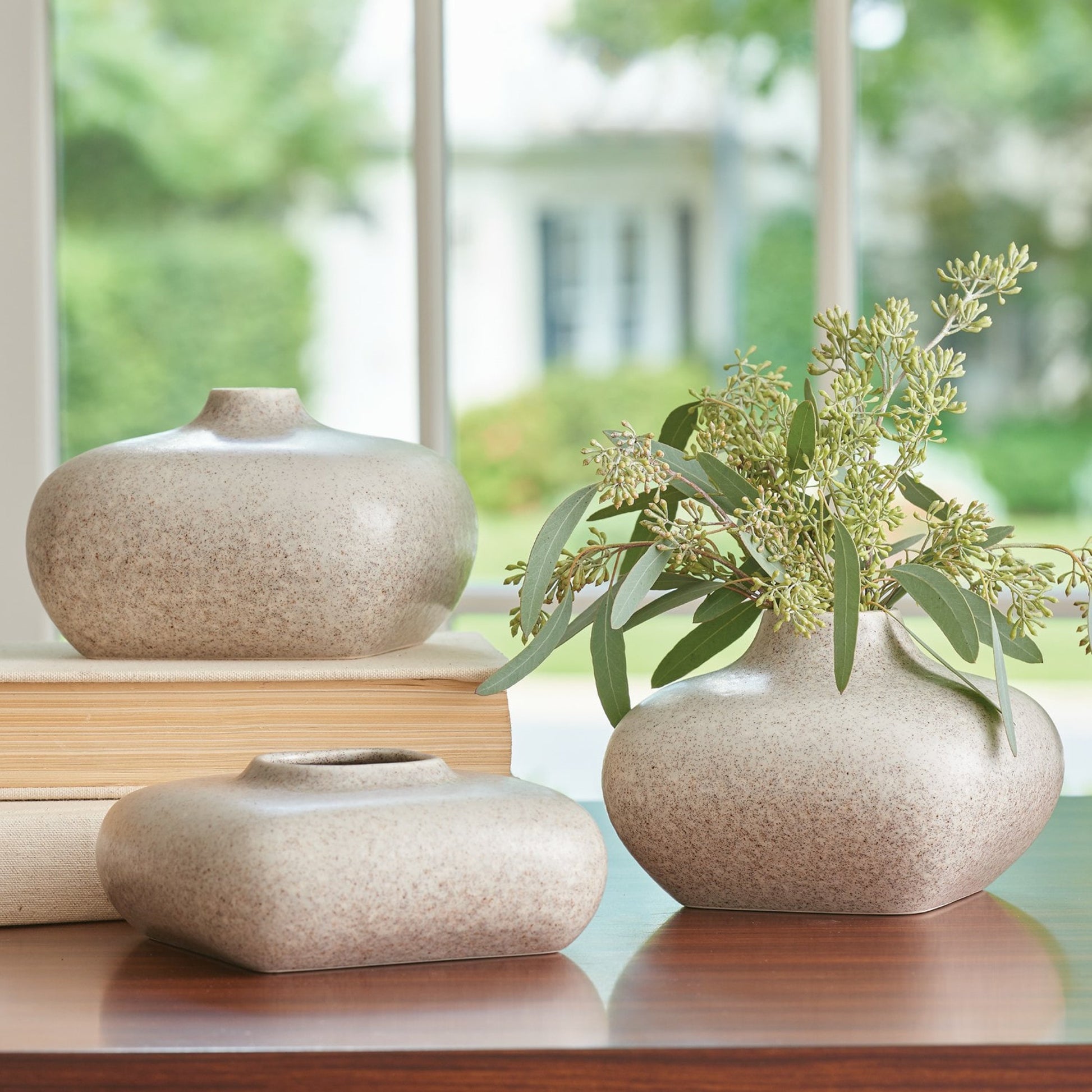 Modernist Chic Vase by Global Views in white. Made from plaster in a eclectic & global style.