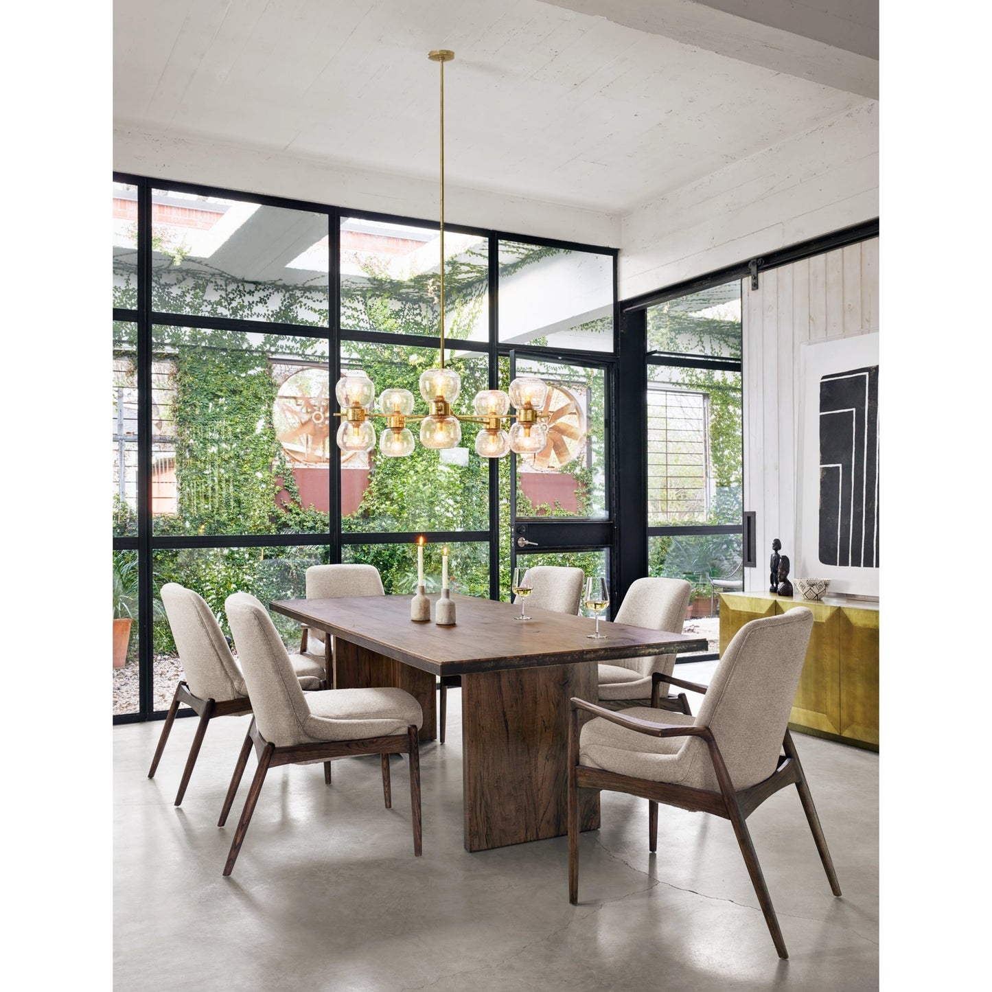 022 SI-1980135 | Lifestyle | Braden Dining Chair by Four Hands in light camel, warm oak. Made from 100% polyester, solid oak in a modern style.