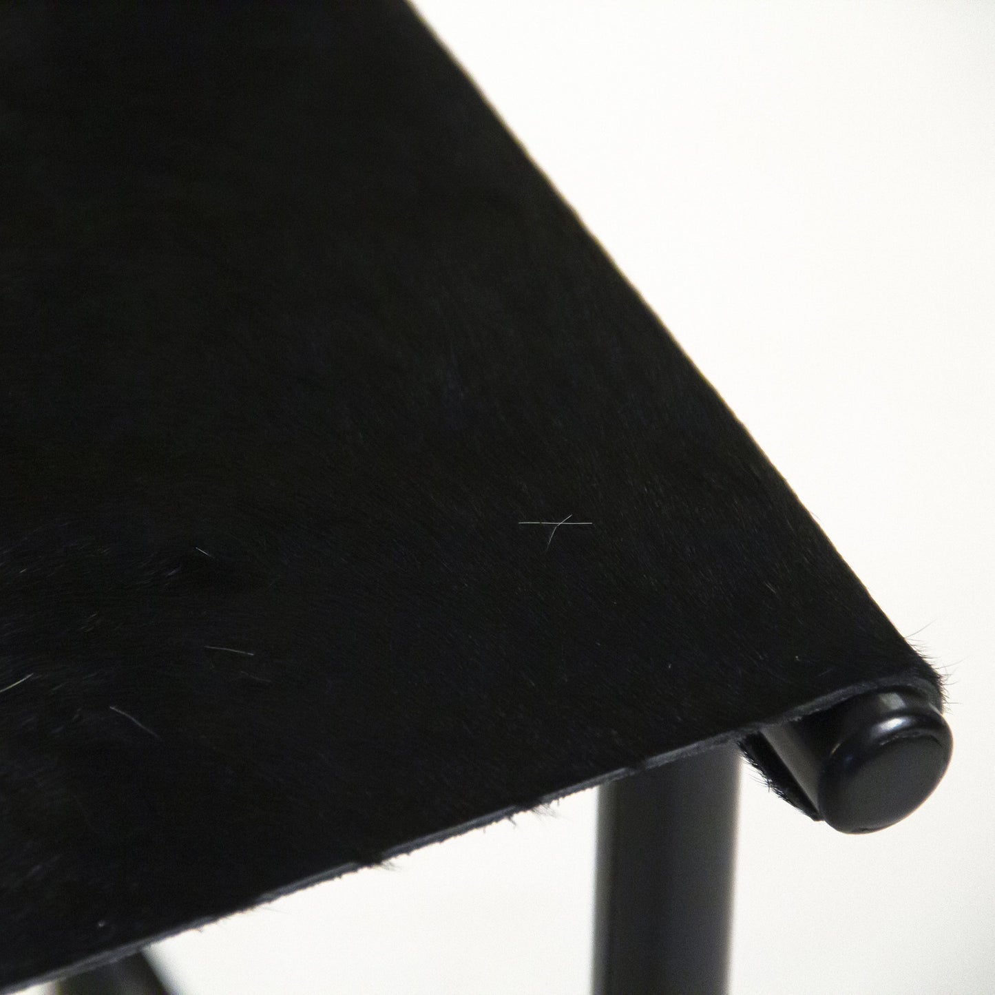 003 SR-900089 | Additional Silo | Hide Sling Chair by Zentique in brazilian black cowhide and recycled metal. Made from recycled metal in a modern style.