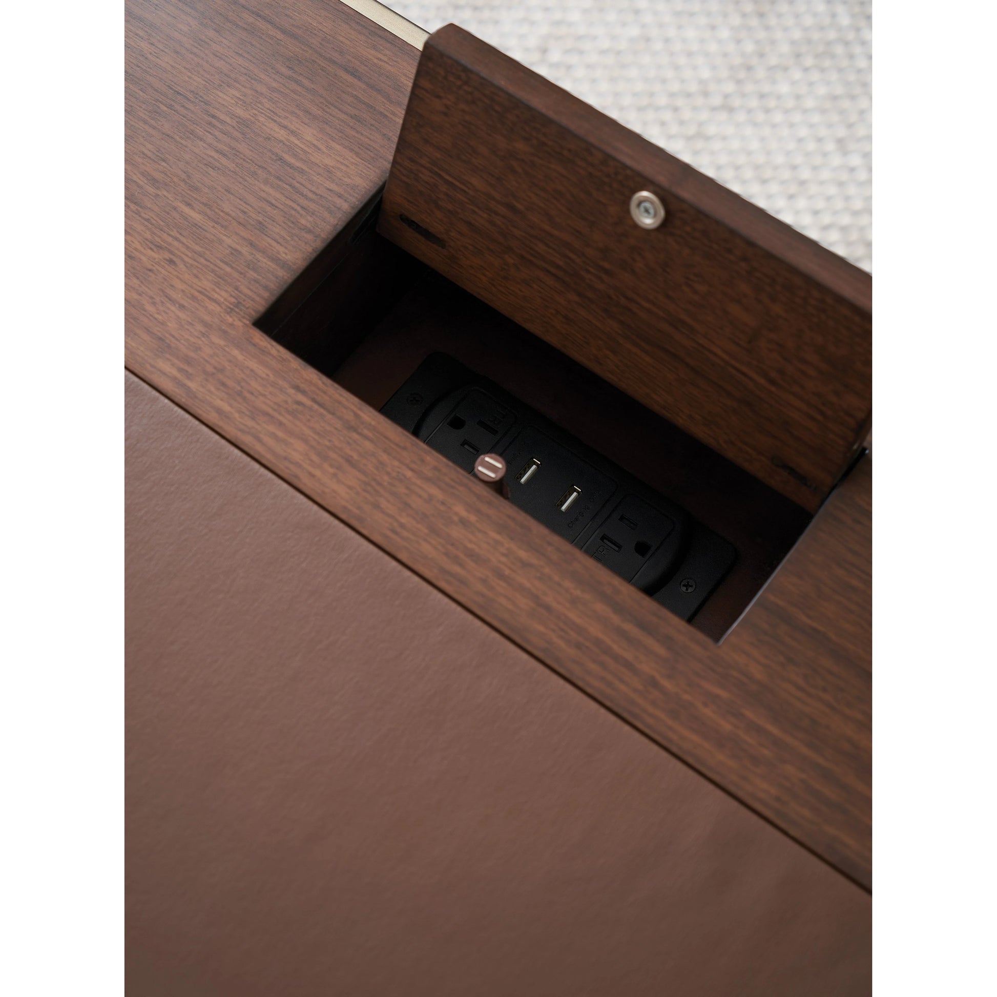 Berwick Writing Desk by Sligh in dark walnut. Made from unique in a transitional style.