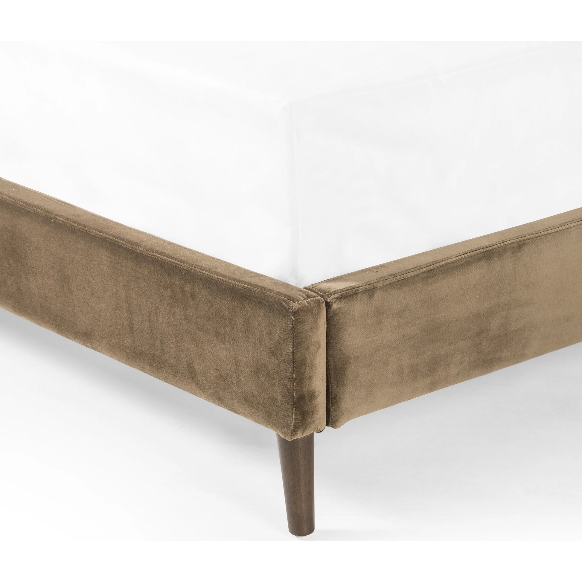 Potter Bed by Four Hands. Made from unique in a transitional style.