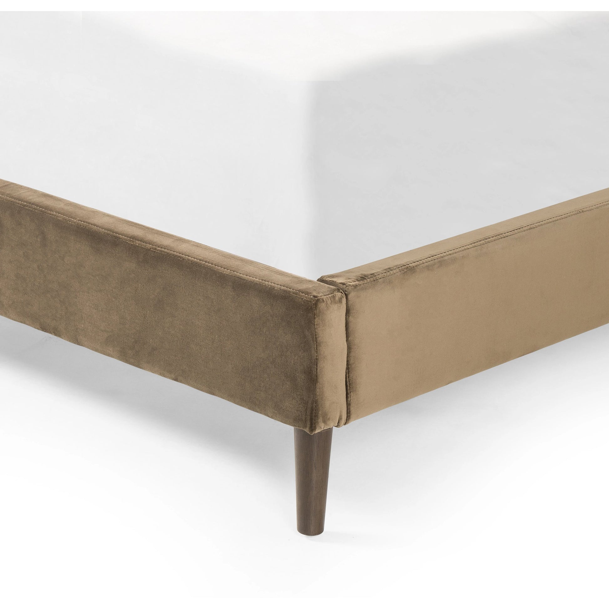 Potter Bed by Four Hands. Made from unique in a transitional style.