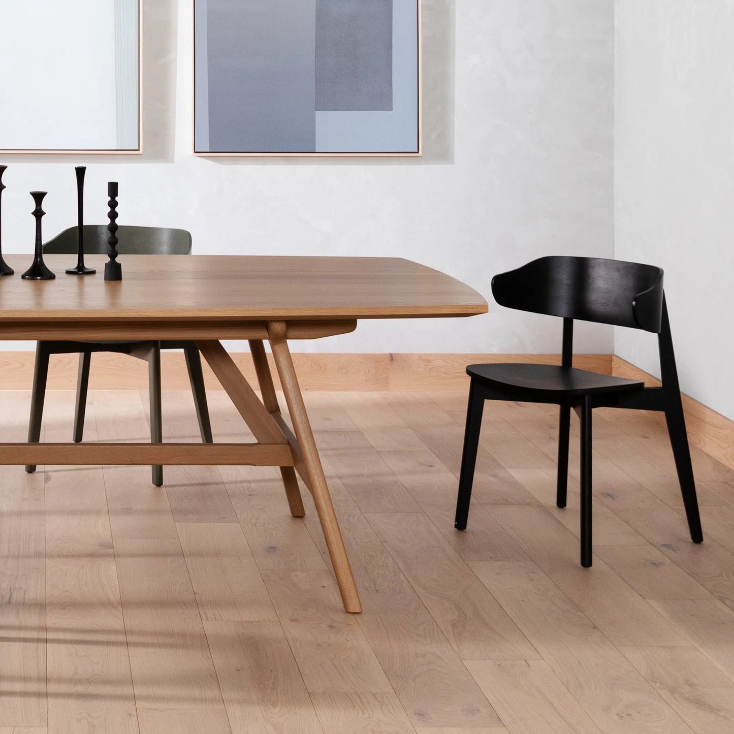022 SI-1715342 | Lifestyle | Franco Dining Chair by Four Hands. Made from solid ash, ash veneer in a modern style.