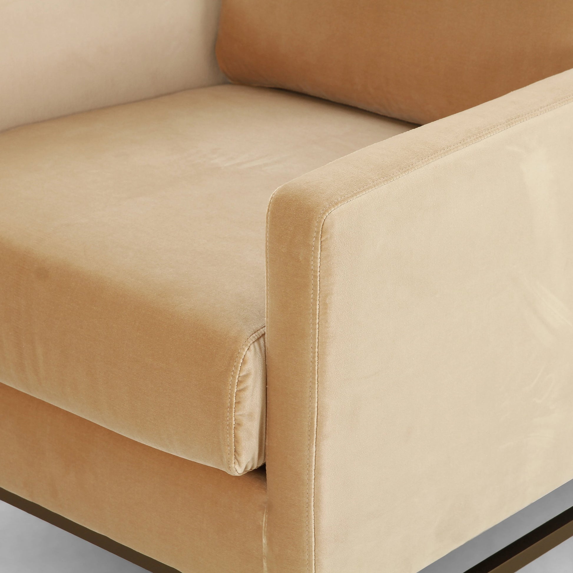 Vanna Chair by Four Hands. Made from 95% polyester, 5% acrylic, iron, 100% polyester in a modern style.