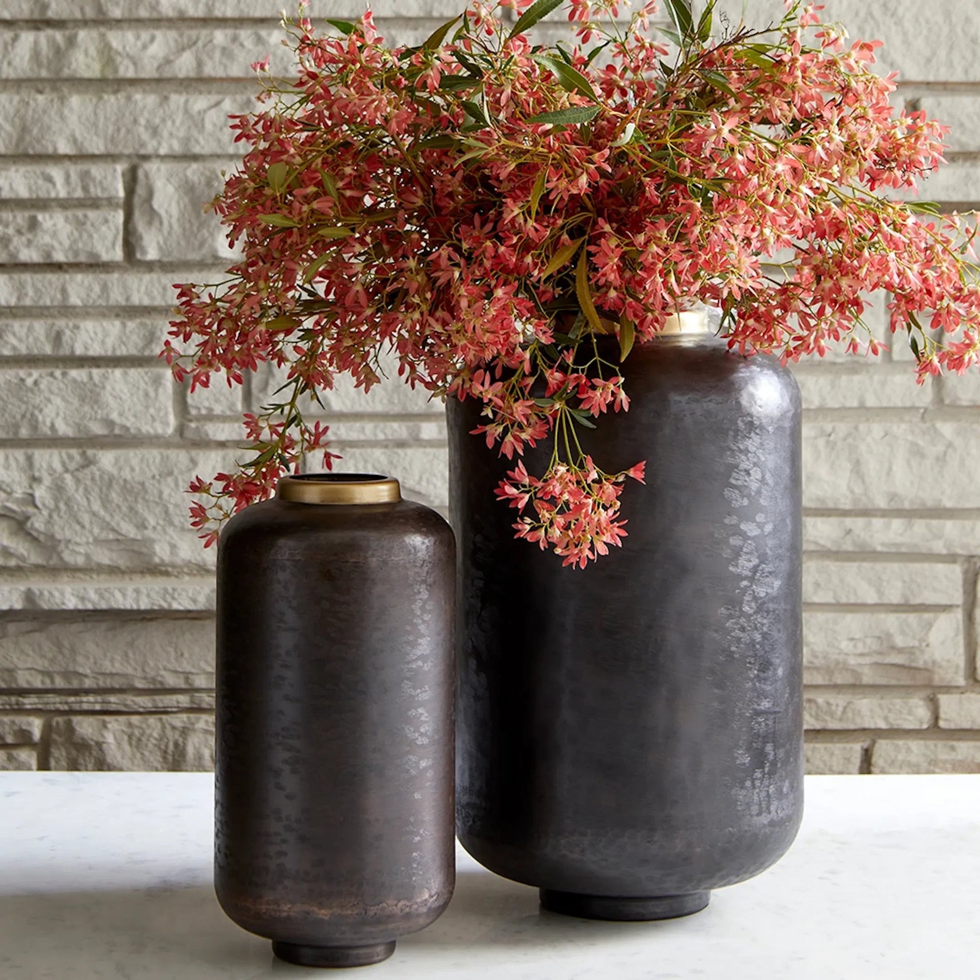 Akita Vase by Cyan Design in black. Made from iron in a modern style.