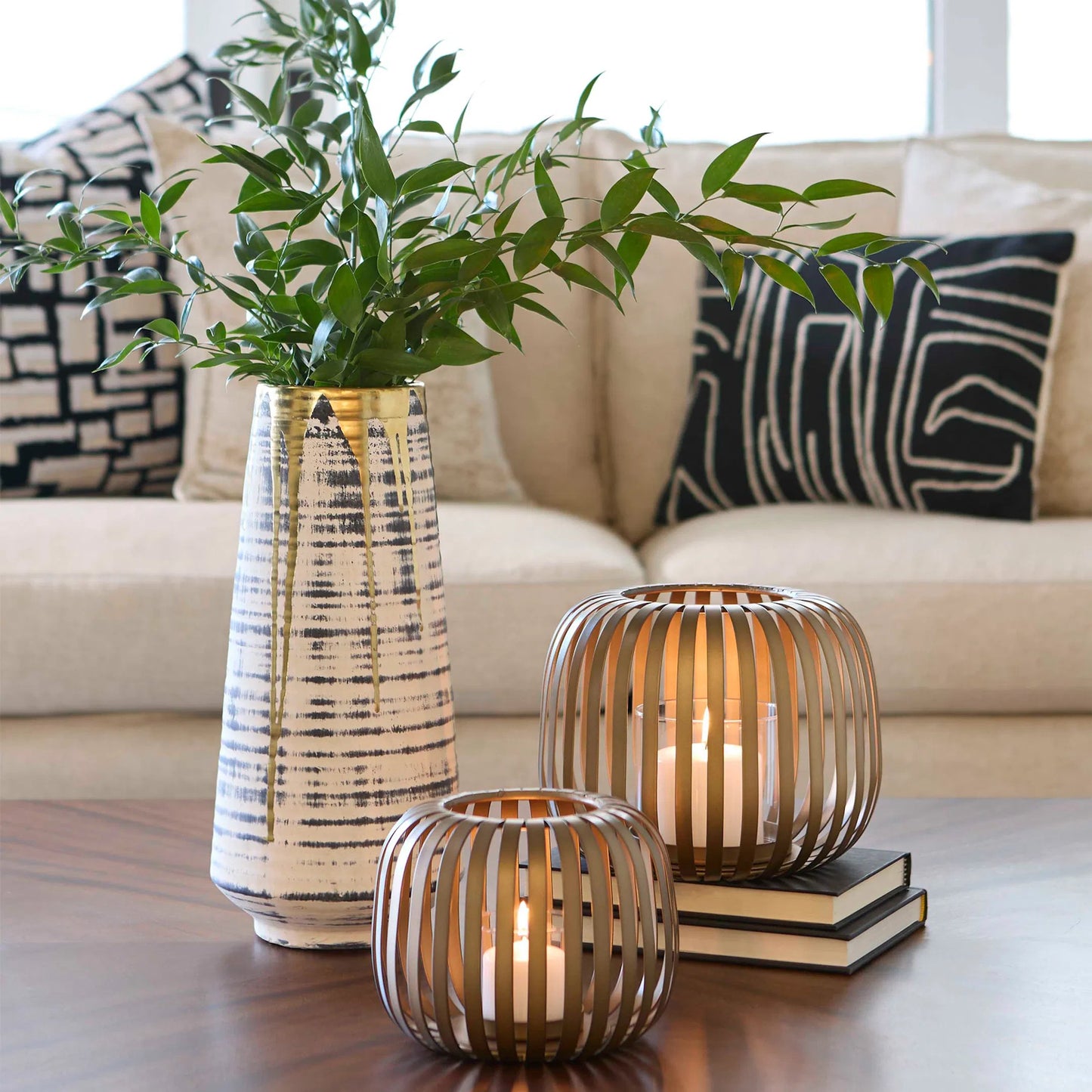 008 SI-2328654 | Lifestyle | Liny Hurricane by Cyan Design. Made from metal, glass in a modern style.