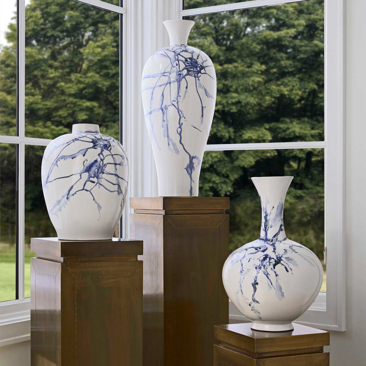 004 SI-2328694 | Lifestyle | Neos Vase by Cyan Design in white, cobalt blue, black. Made from ceramic in a traditional style.