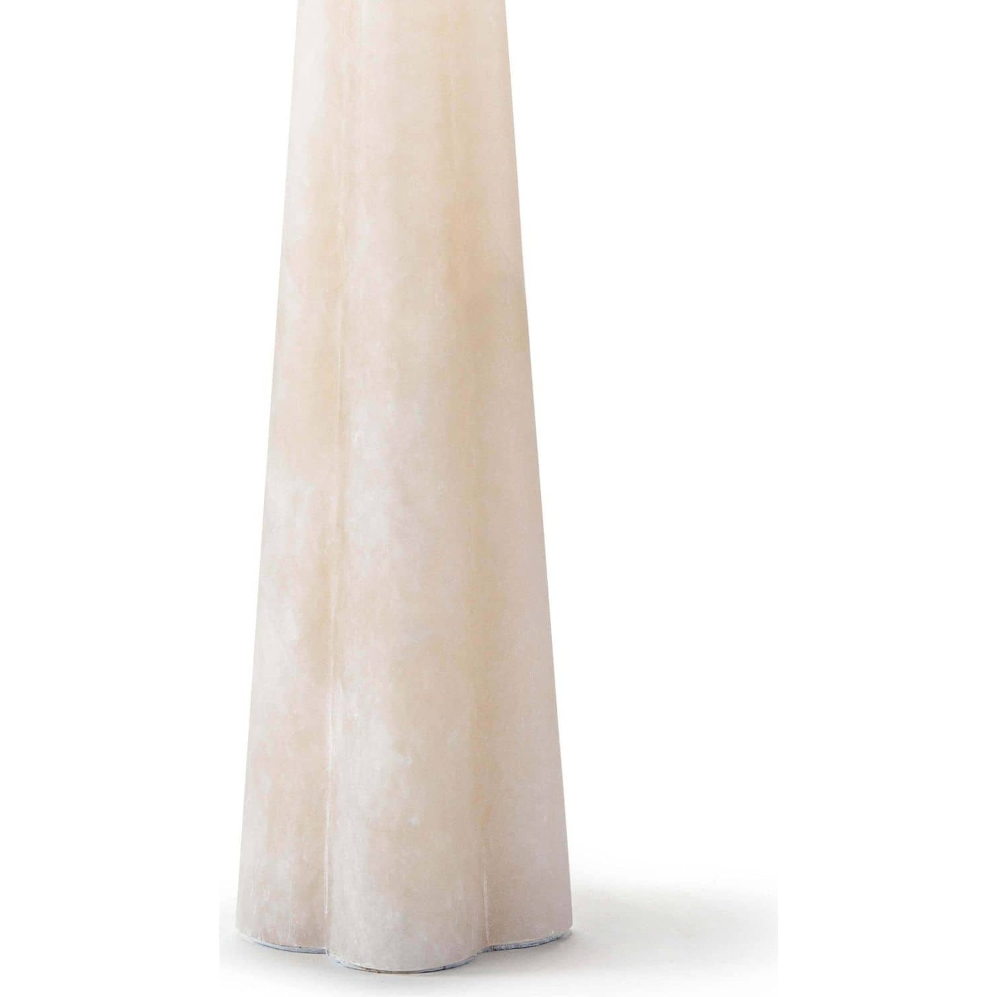 Quatrefoil Alabaster Table Lamp by Regina Andrew in white, natural. Made from alabaster in a coastal style.