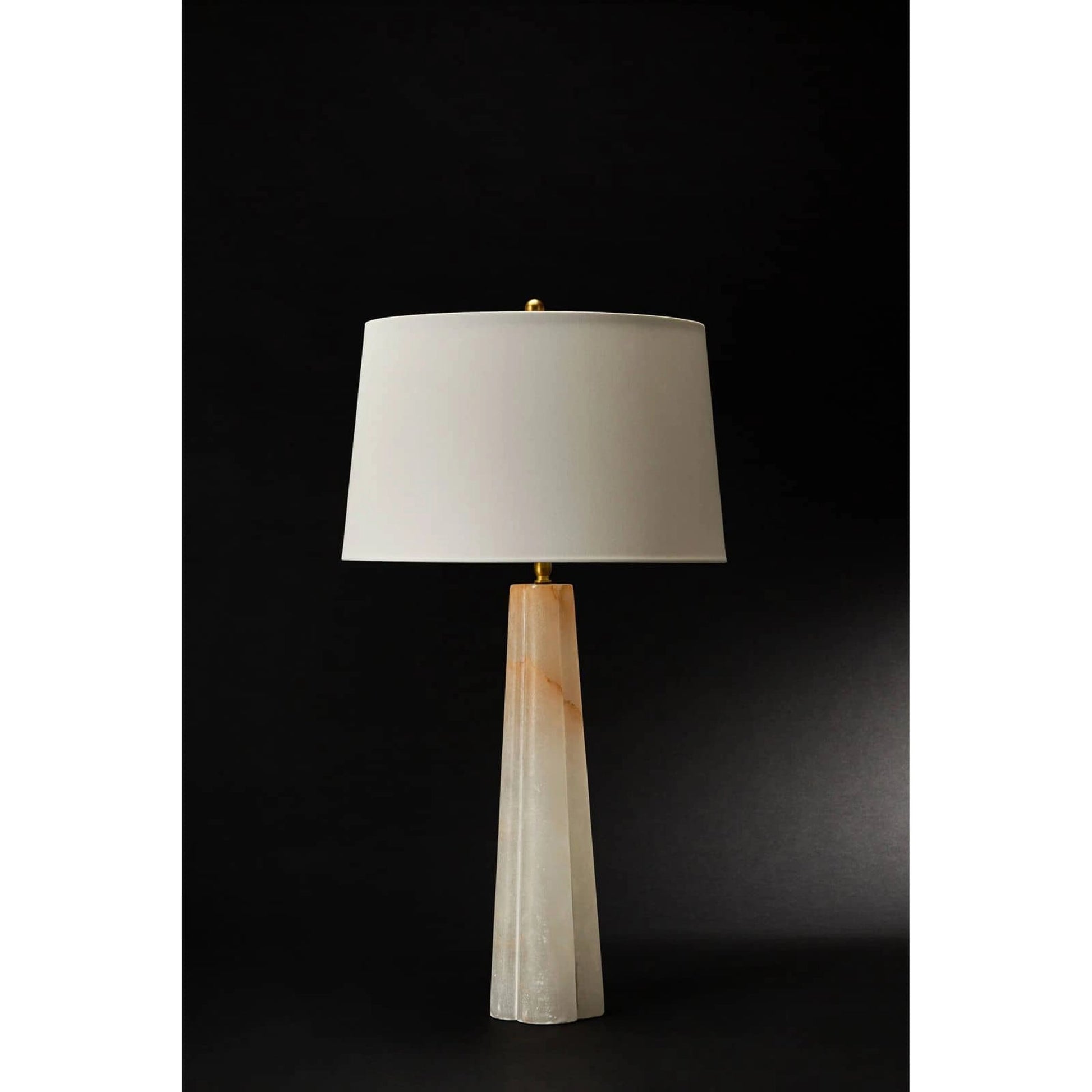 Quatrefoil Alabaster Table Lamp by Regina Andrew in white, natural. Made from alabaster in a coastal style.
