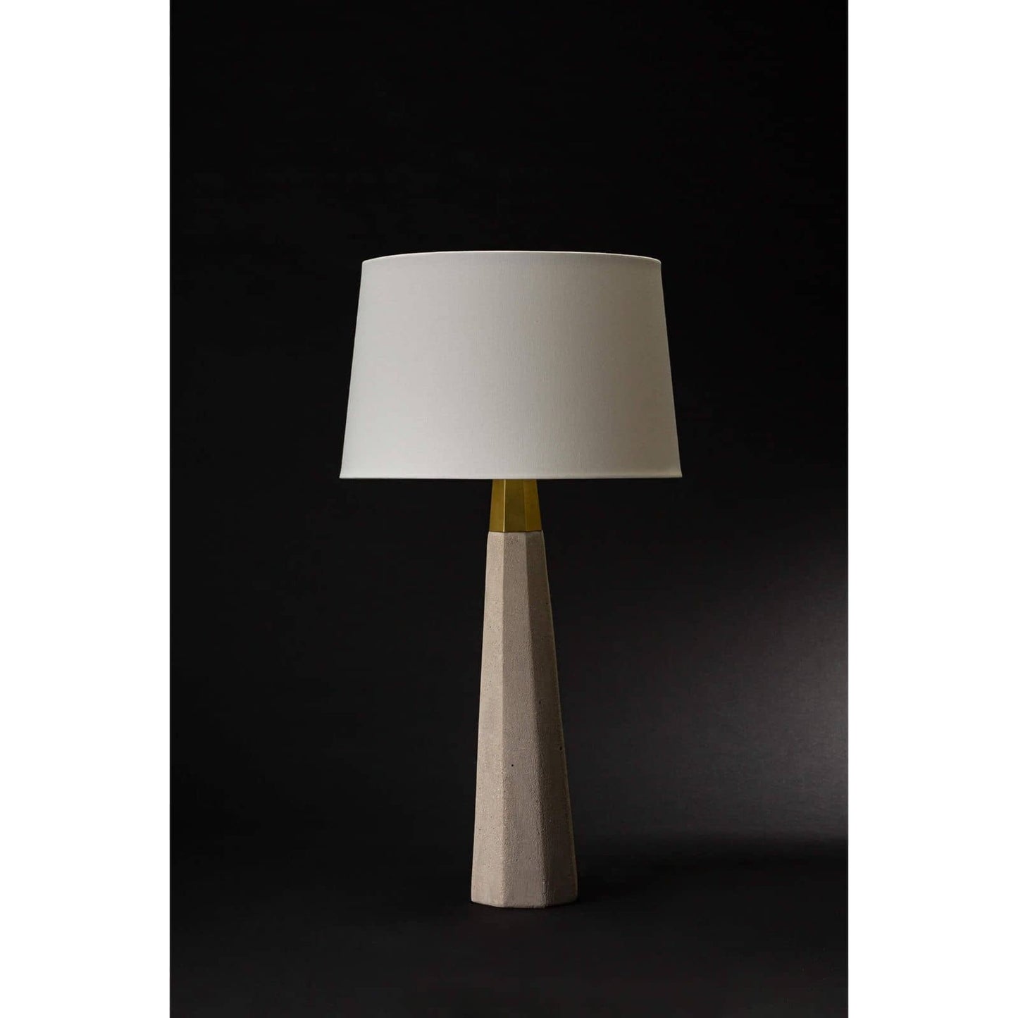 007 S-286731 | Lifestyle | Beretta Concrete Table Lamp by Regina Andrew in gray. Made from concrete in a modern style.