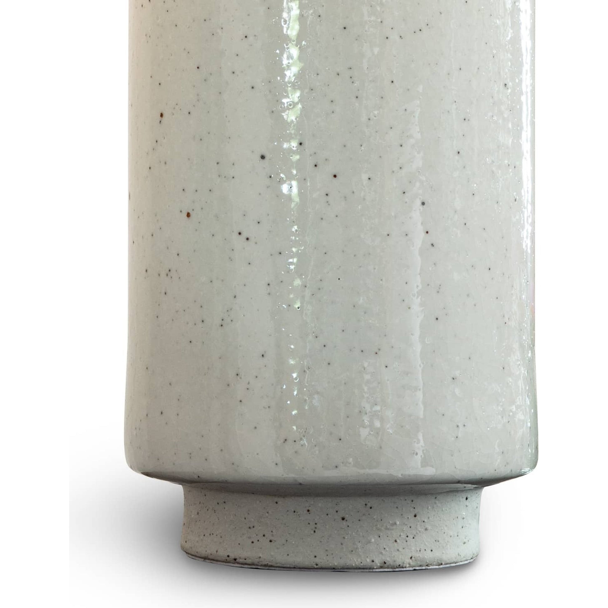 Markus Table Lamp by Regina Andrew in white. Made from ceramic in a cottage & farmhouse style.