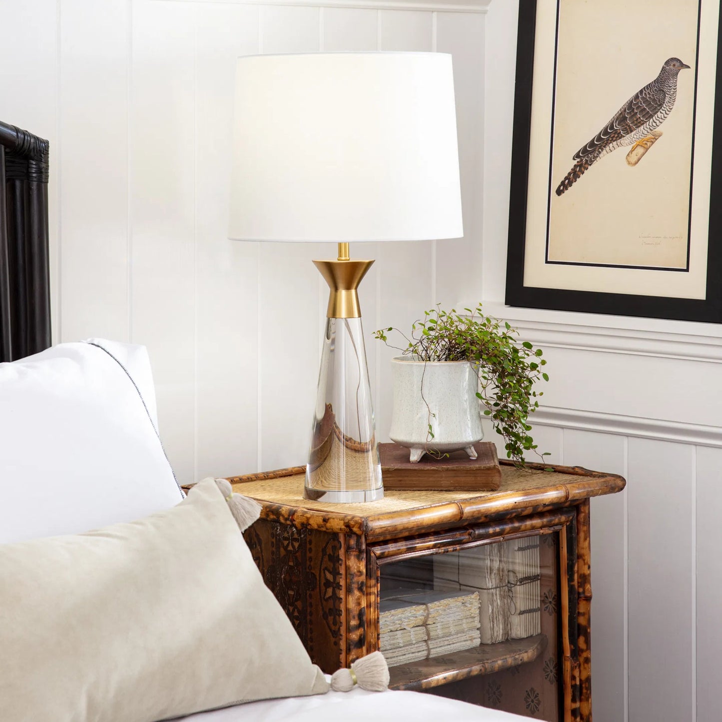 005 SI-2262588 | Lifestyle | Starling Crystal Table Lamp by Regina Andrew in clear, gold leaf. Made from crystal in a unique style.