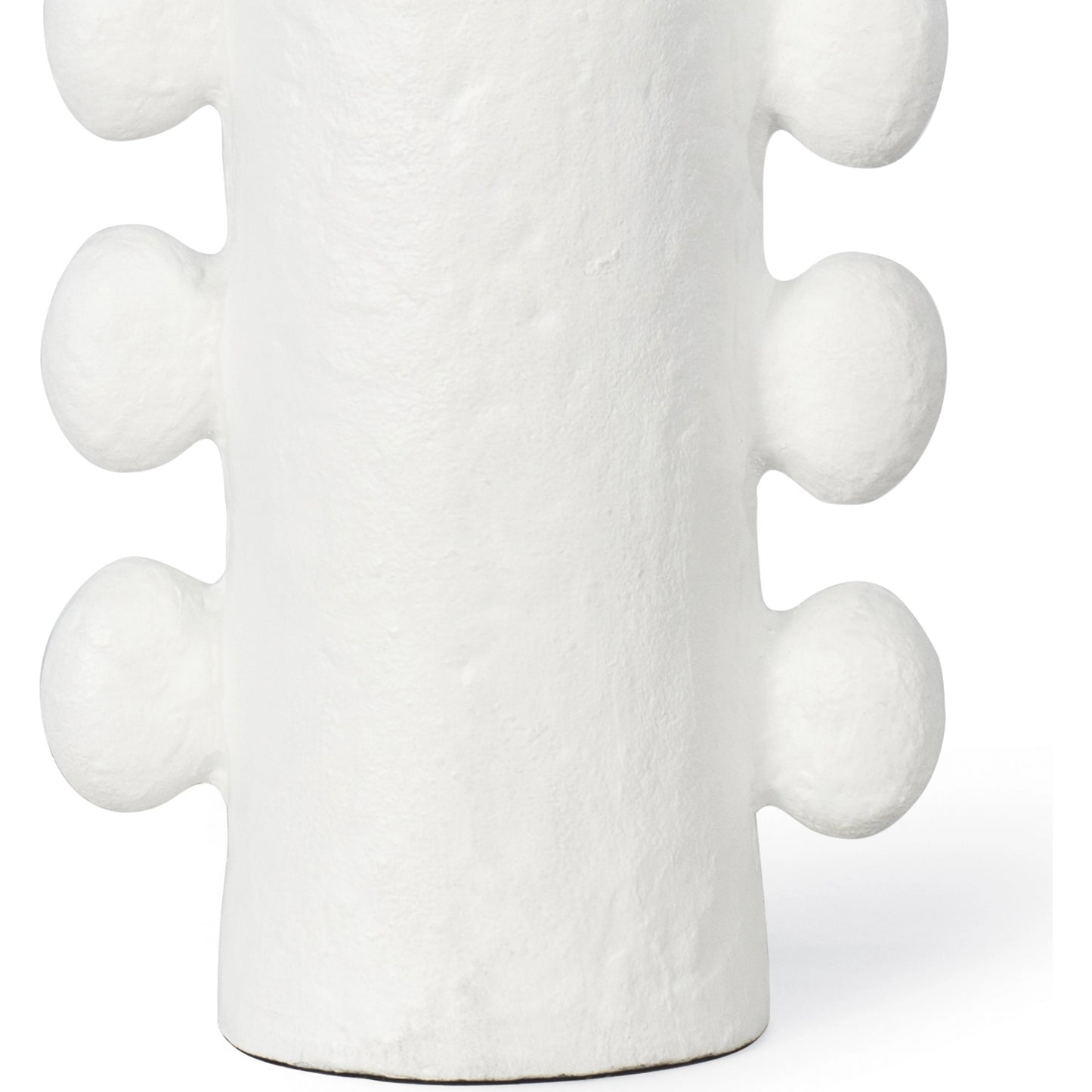 007 SI-1949060 | Closeup | Sanya Table Lamp by Regina Andrew in white. Made from aluminum in a modern style.