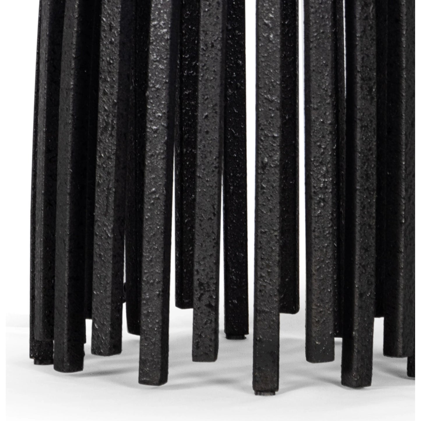 005 SI-2134500 | Closeup | Webbed Table Lamp by Regina Andrew in black and blackened iron. Made from iron in a modern style.