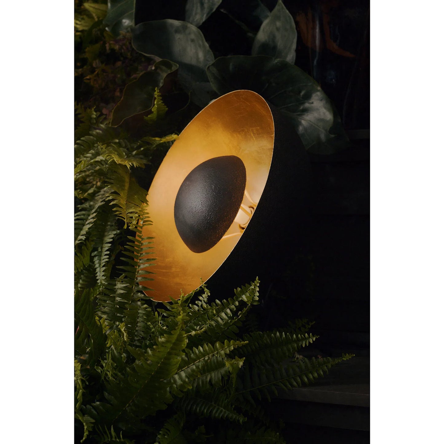 003 SI-2628995 | Lifestyle | Sigmund Table Lamp by Regina Andrew in black and blackened steel. Made from steel in a unique style.