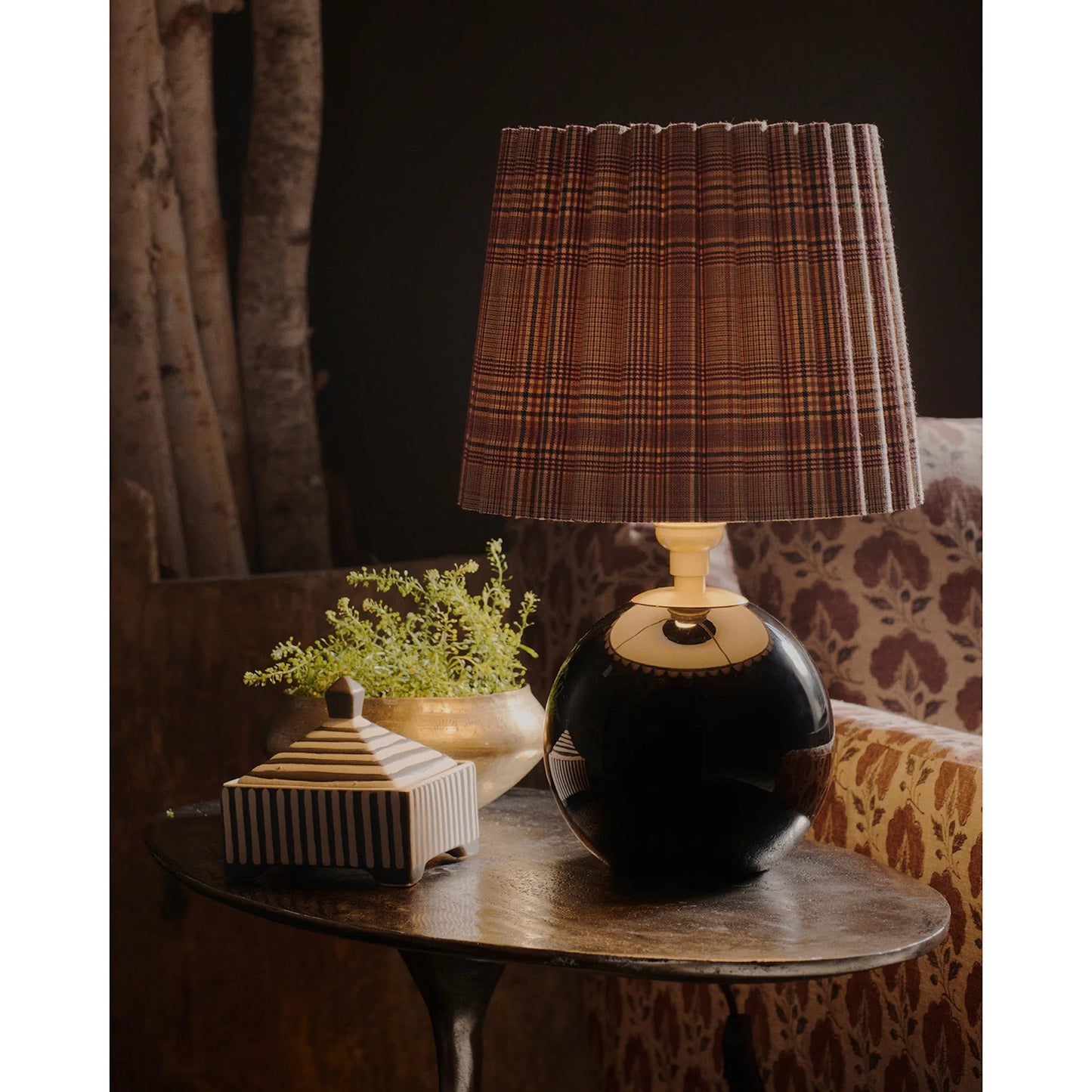 002 SI-2635158 | Unknown | Giorgio Pleated Black Glass Mini Lamp by Regina Andrew in black and black. Made from glass in a unique style.