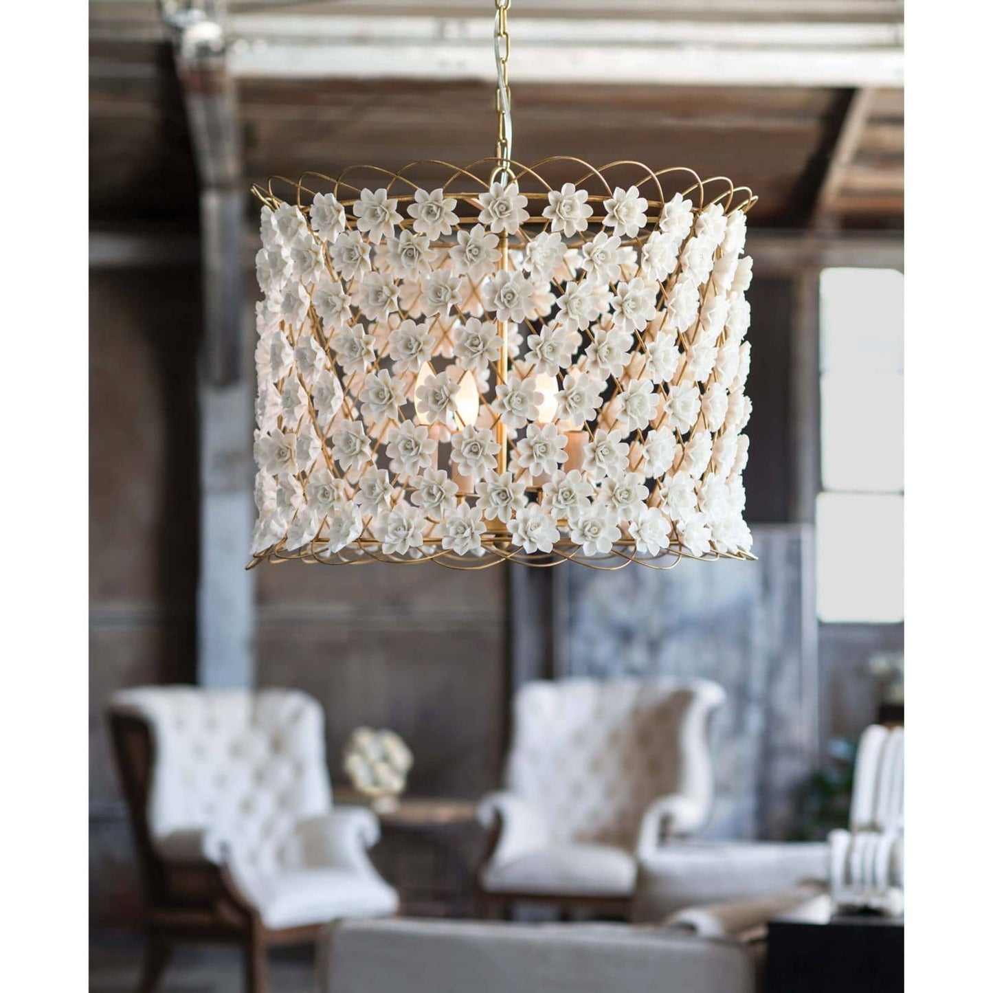 007 S-286686 | Lifestyle | Alice Porcelain Flower Chandelier by Regina Andrew in gold and gold leaf. Made from iron in a modern style.